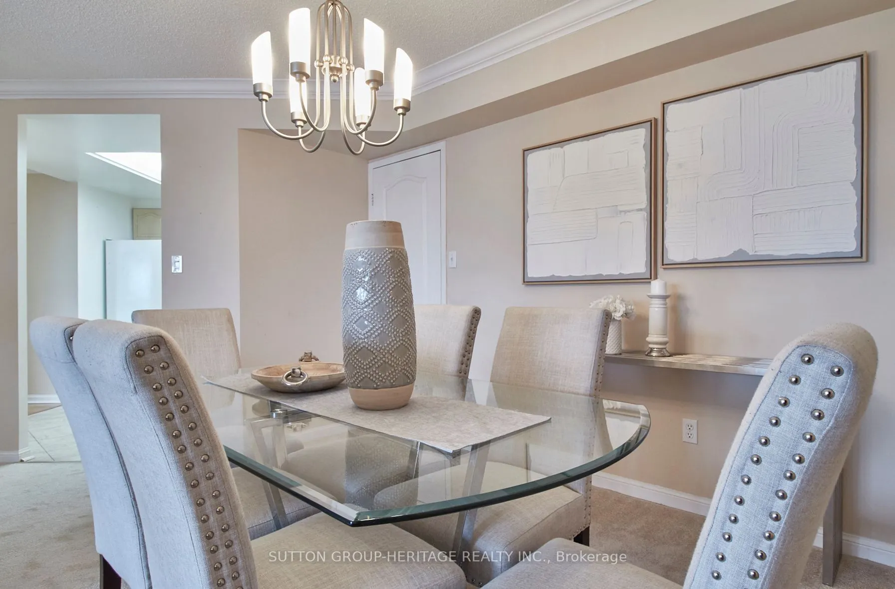 712 Rossland Road E, #401