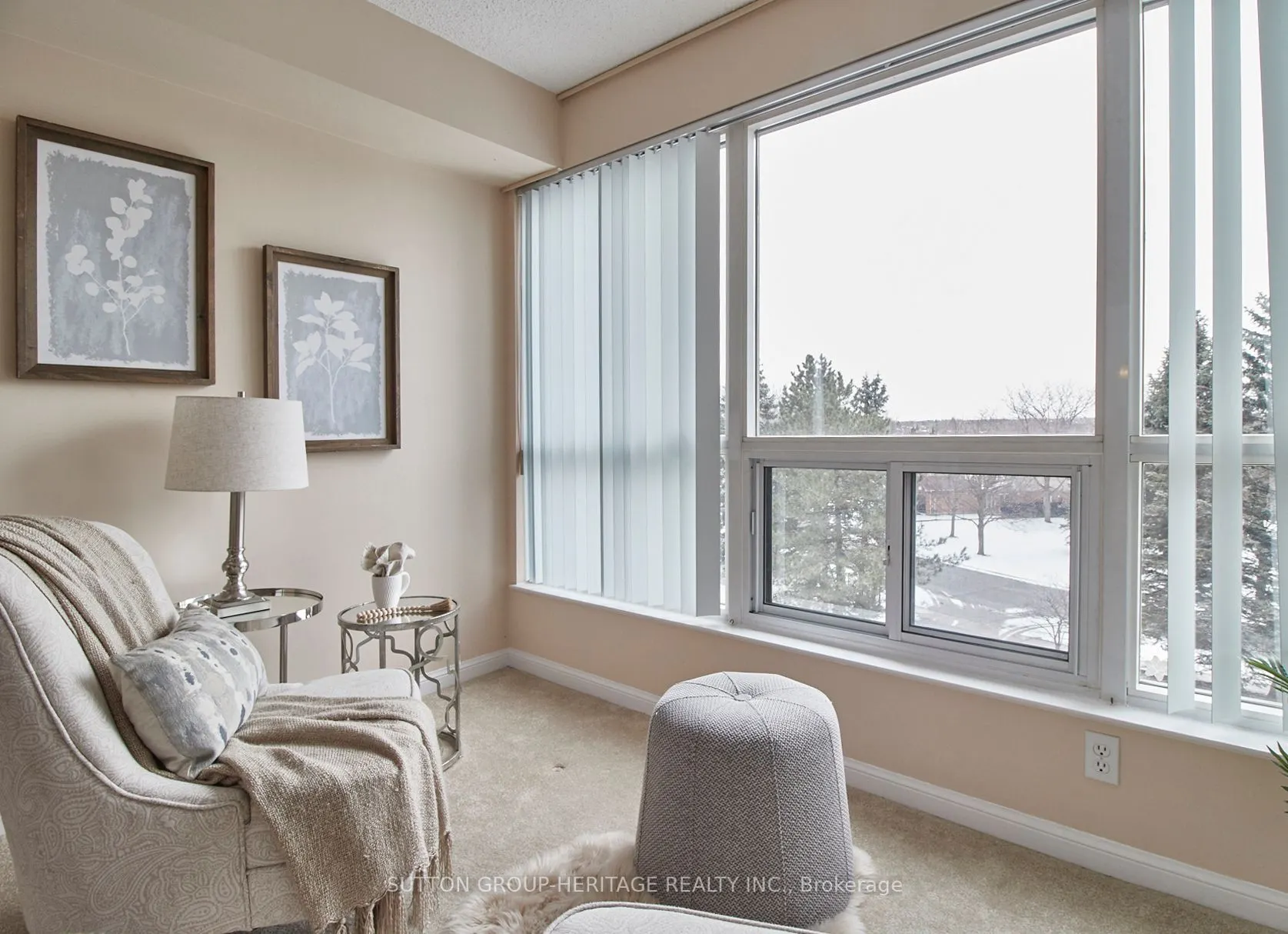 712 Rossland Road E, #401
