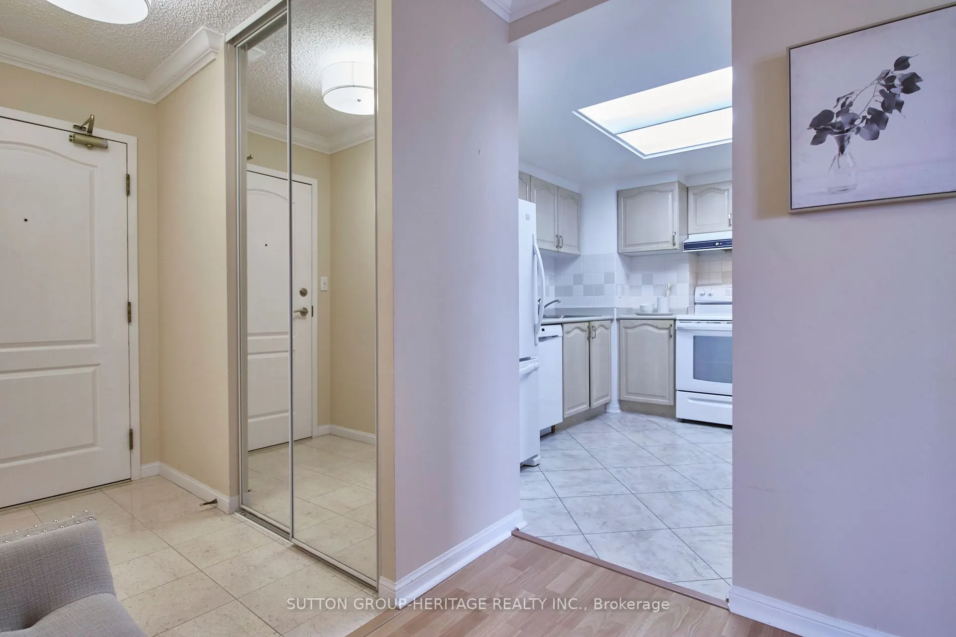 712 Rossland Road E, #401