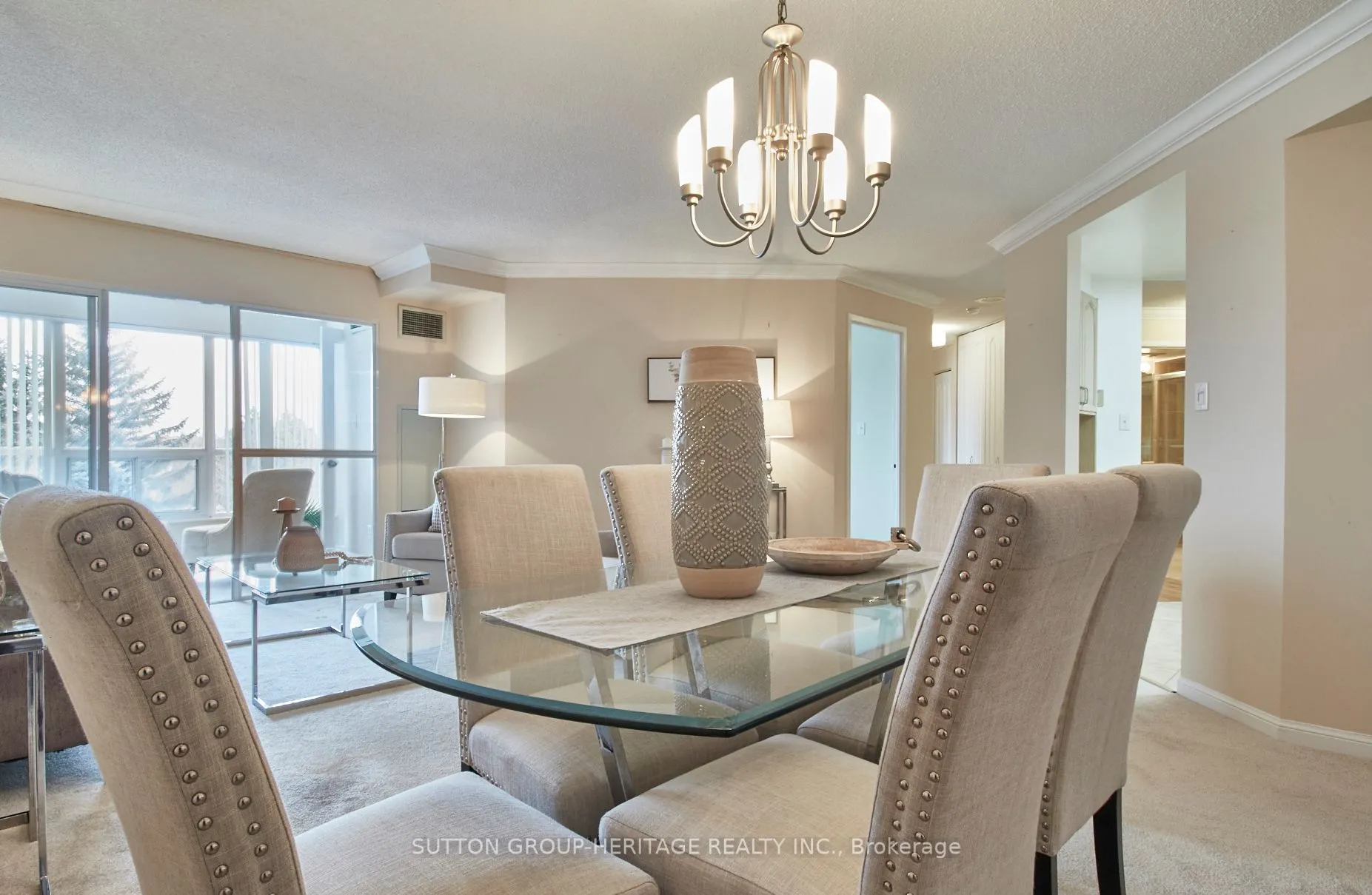 712 Rossland Road E, #401