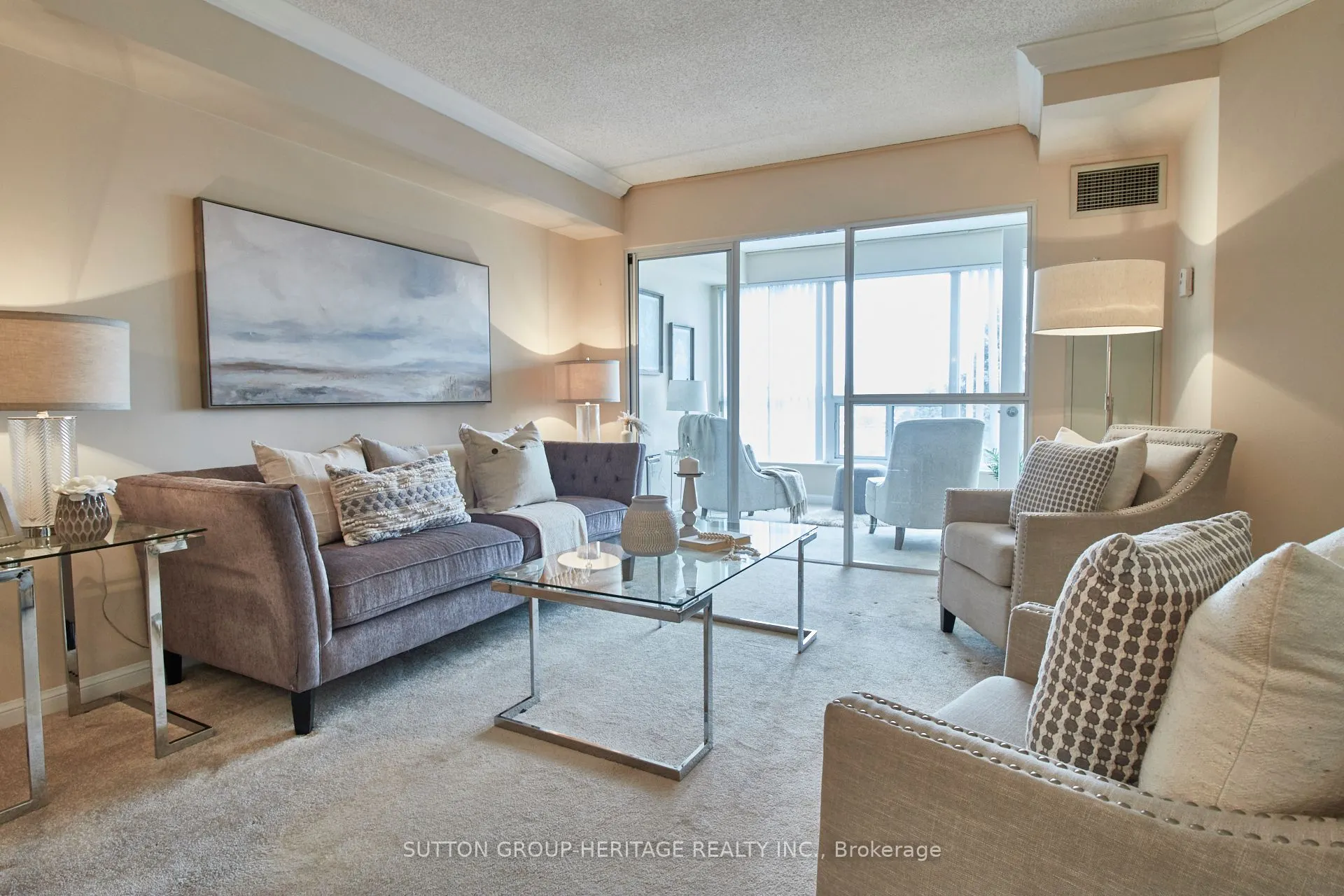 712 Rossland Road E, #401