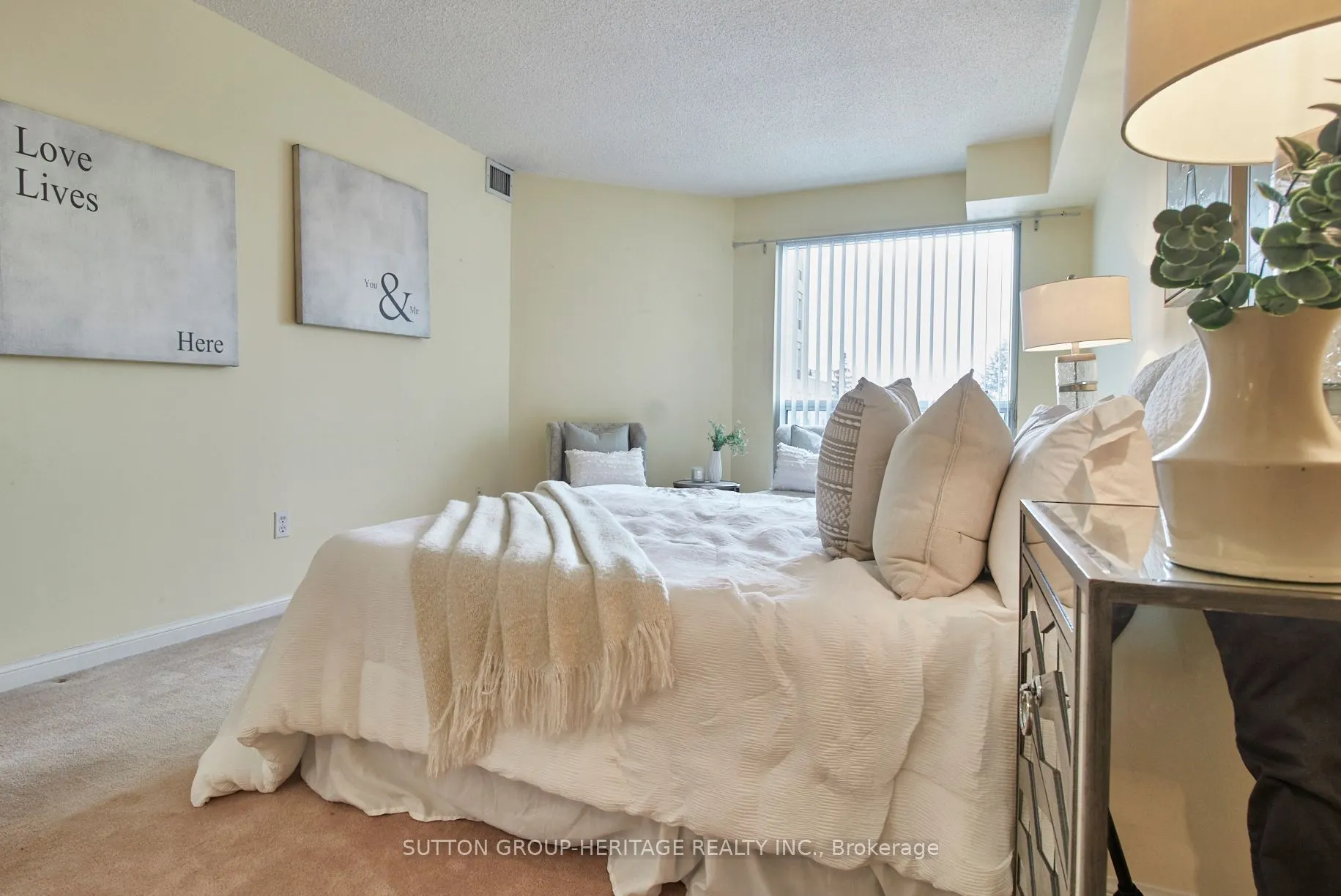712 Rossland Road E, #401