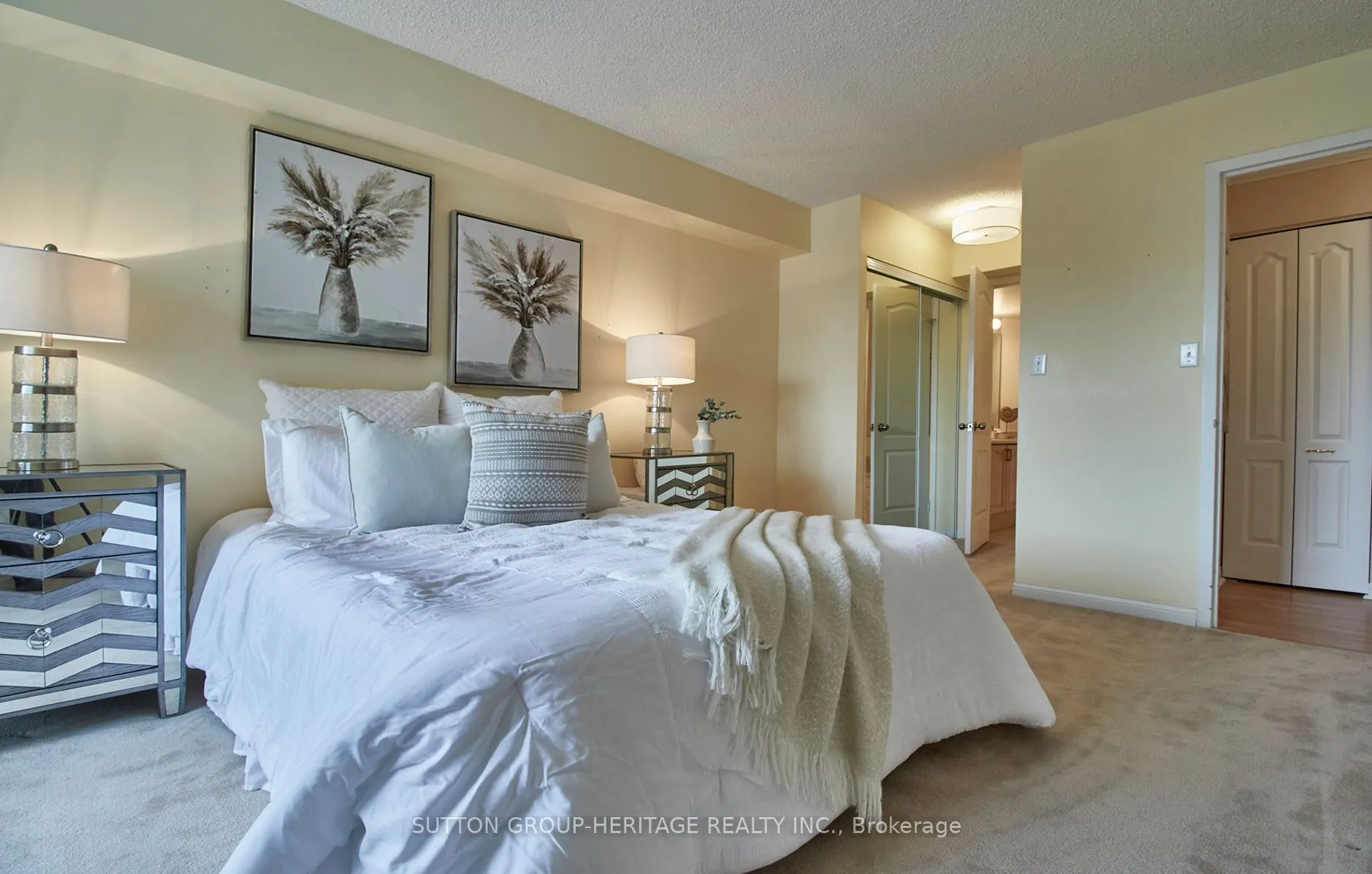 712 Rossland Road E, #401