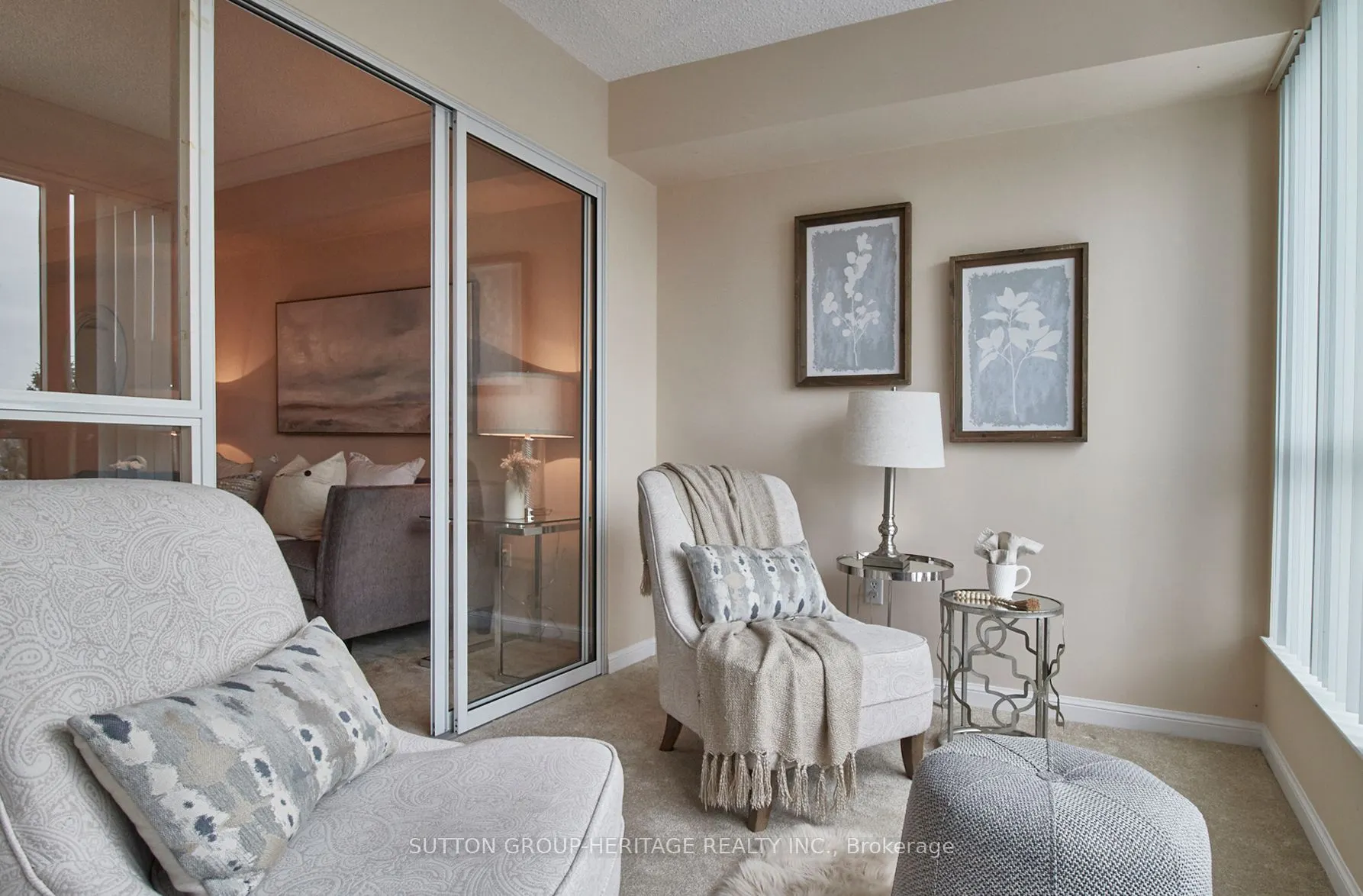 712 Rossland Road E, #401