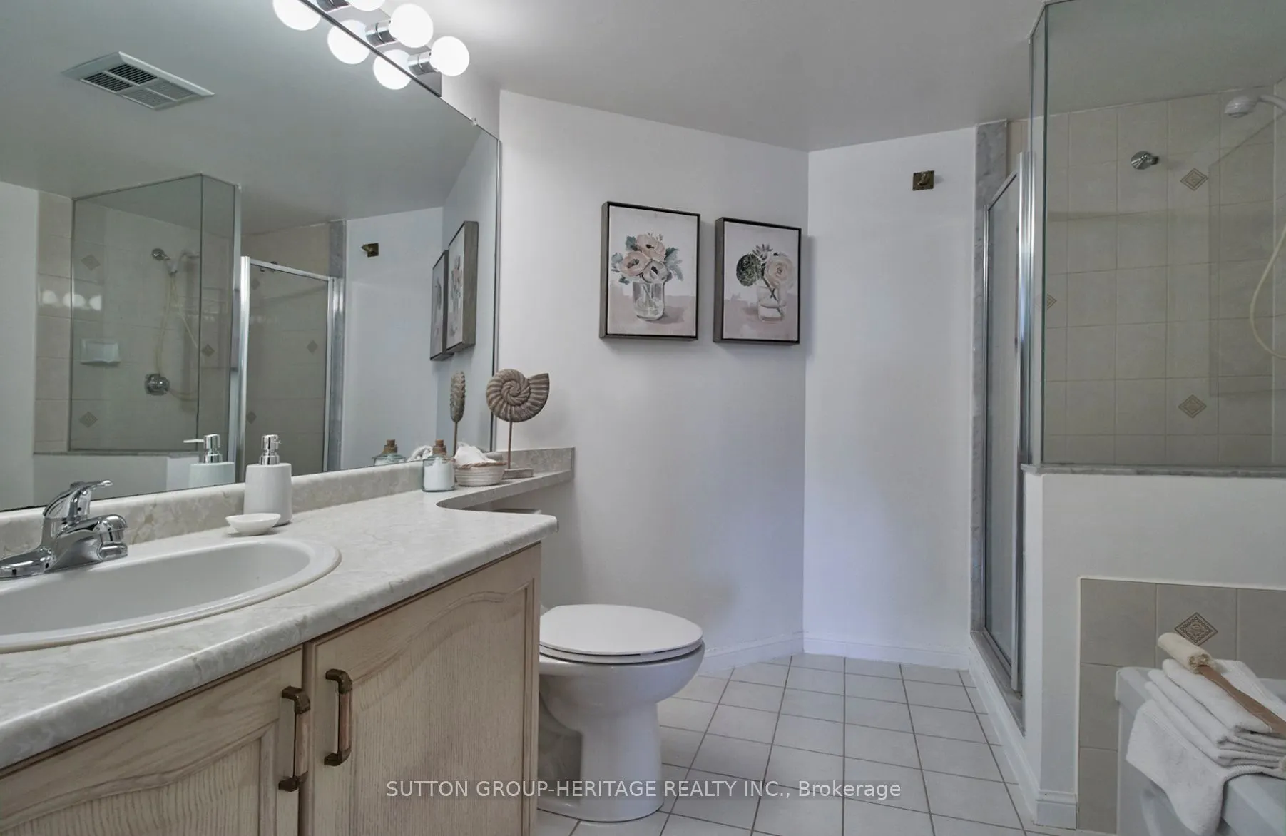 712 Rossland Road E, #401
