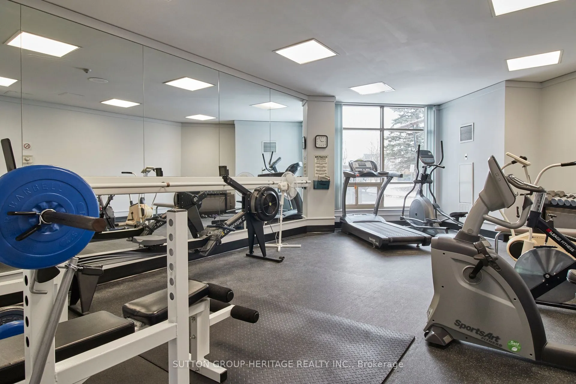 712 Rossland Road E, #401
