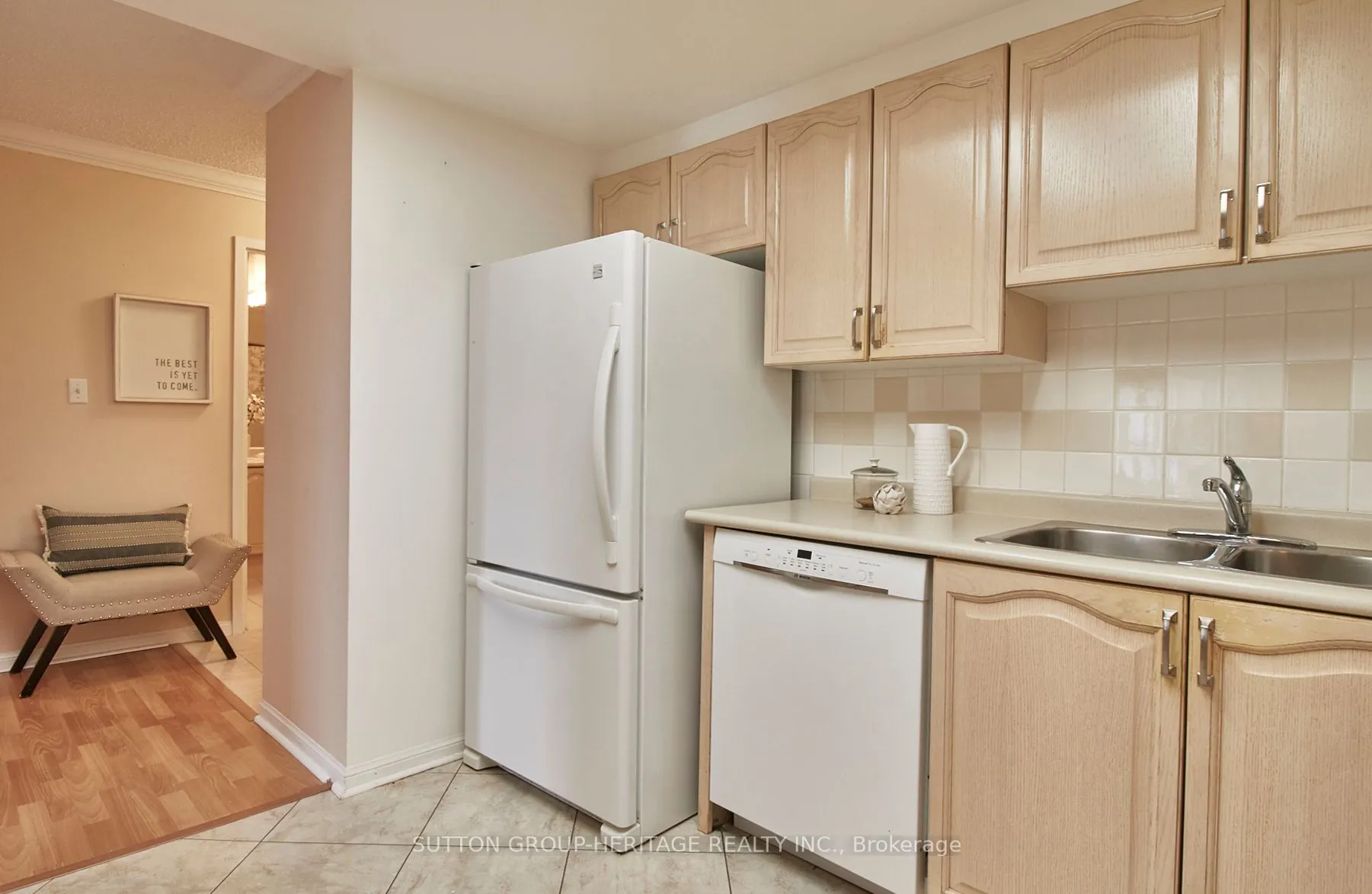 712 Rossland Road E, #401