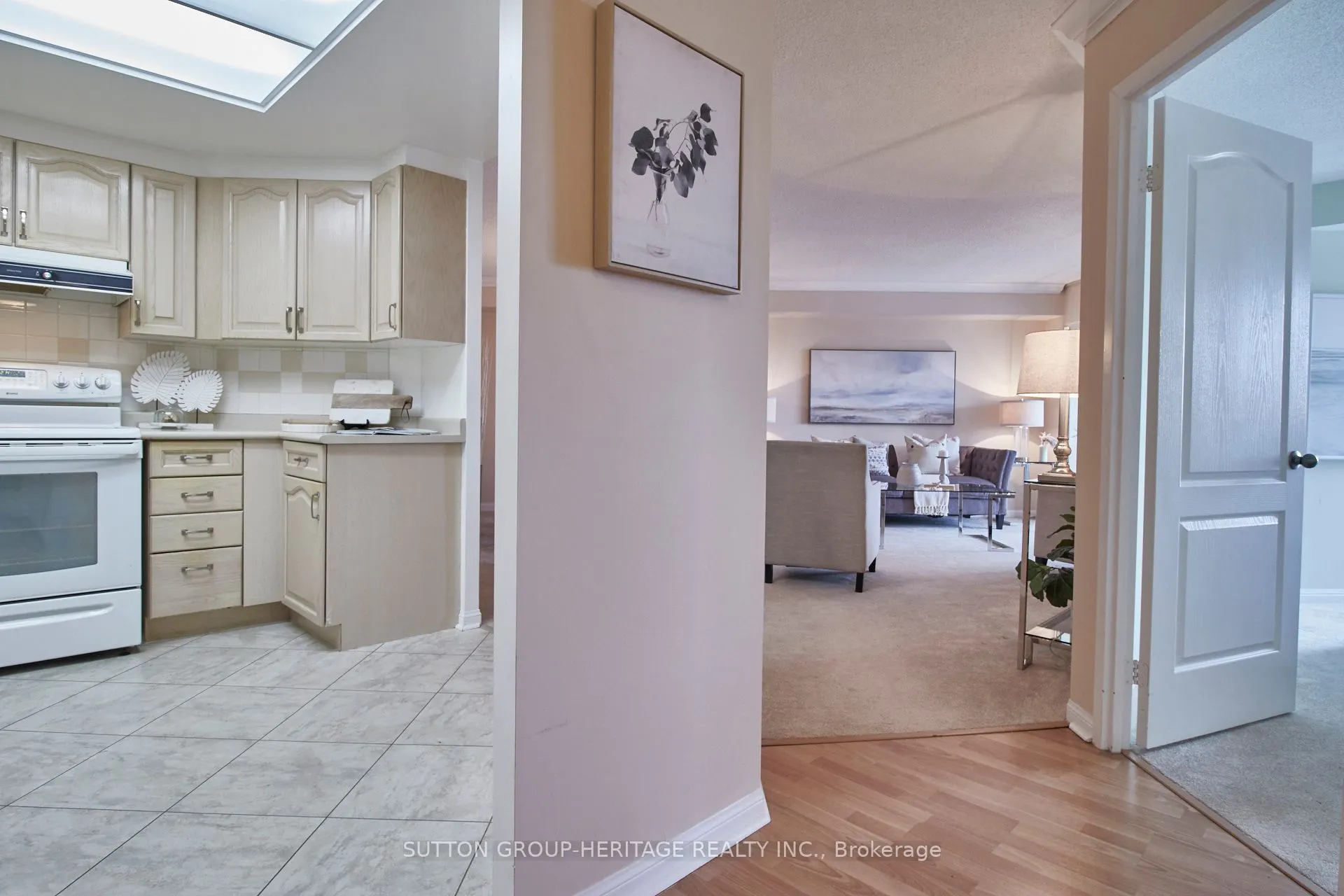 712 Rossland Road E, #401