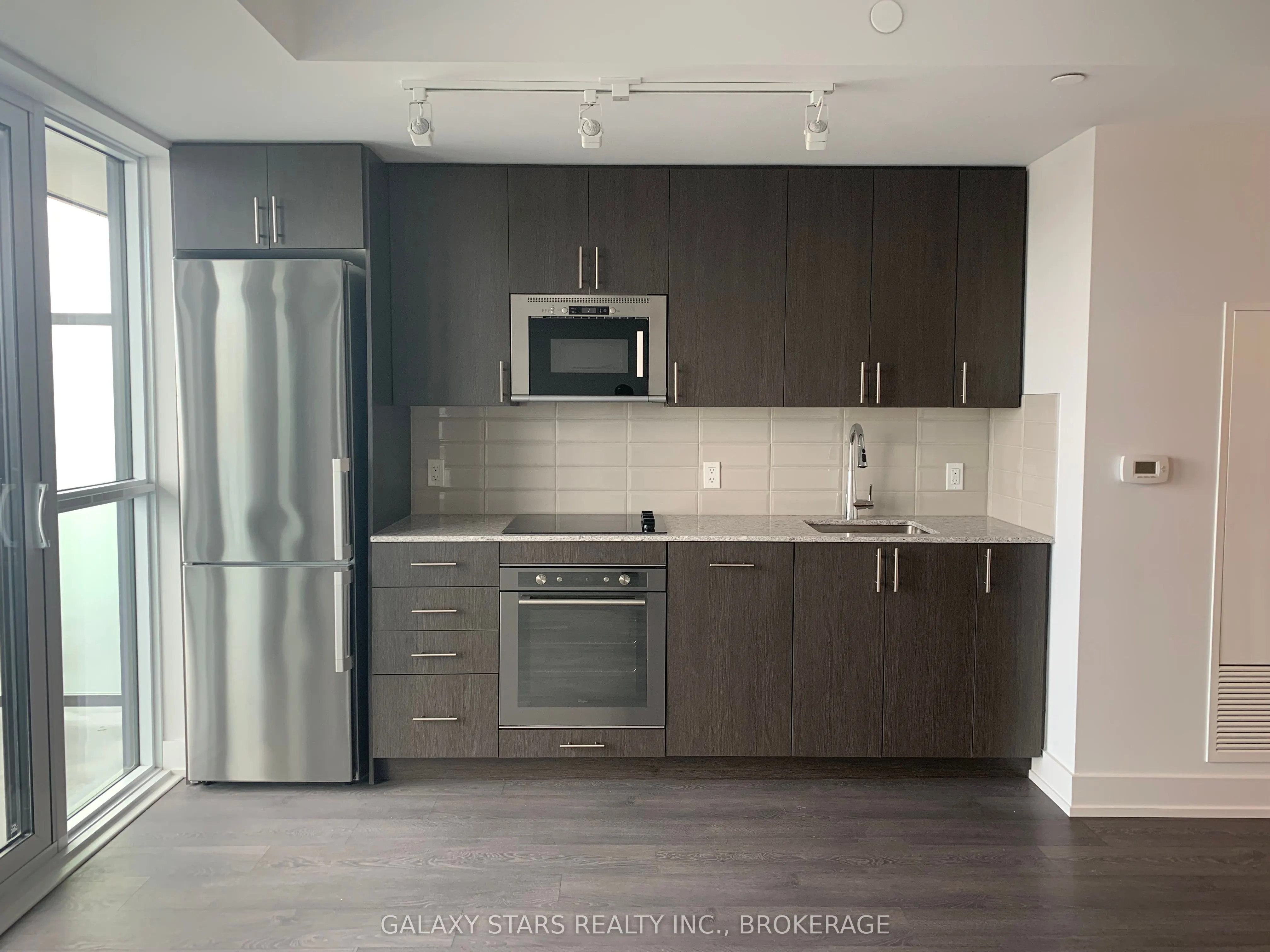 2550 Simcoe Street N, #201
