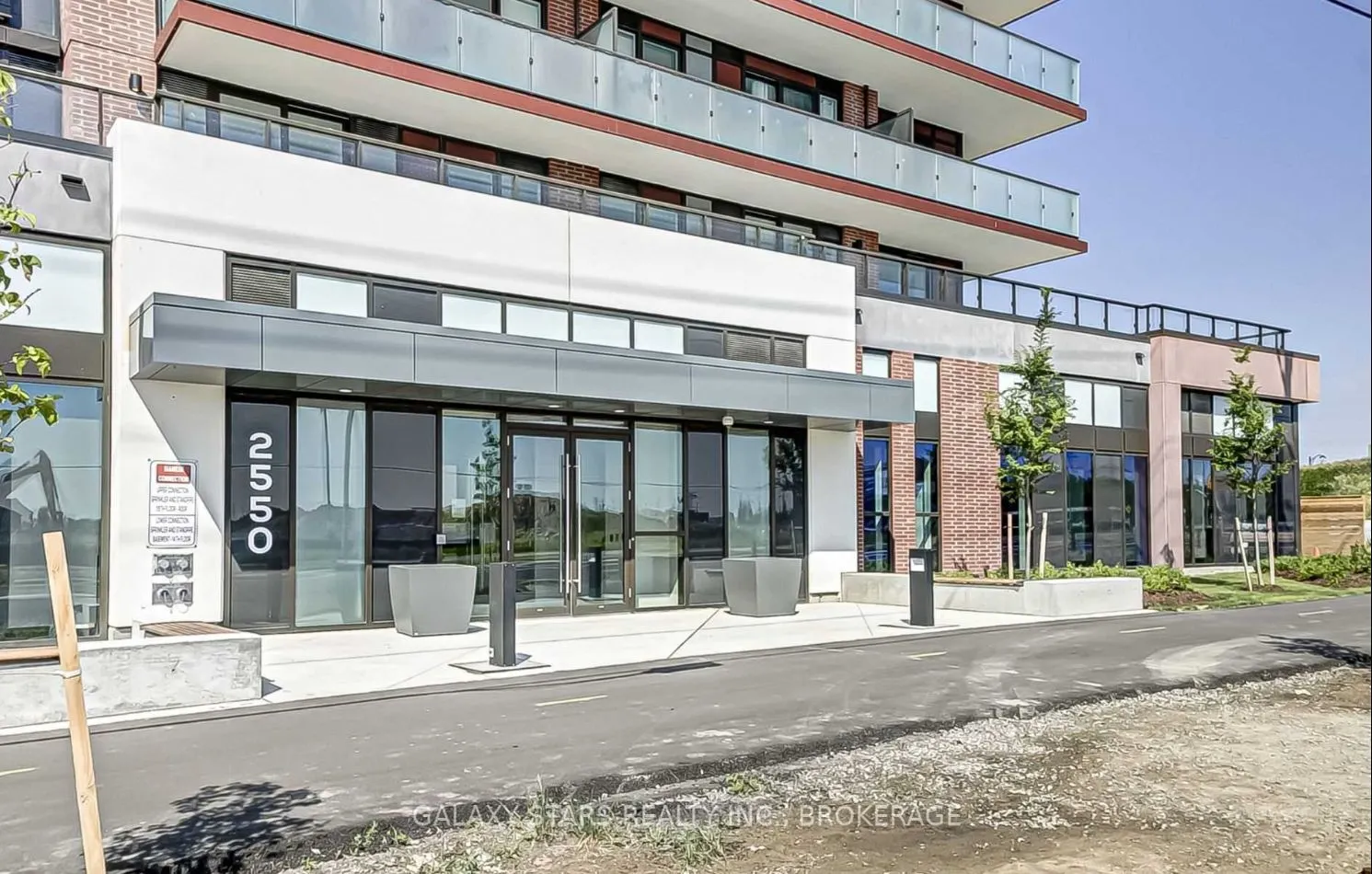 2550 Simcoe Street N, #201