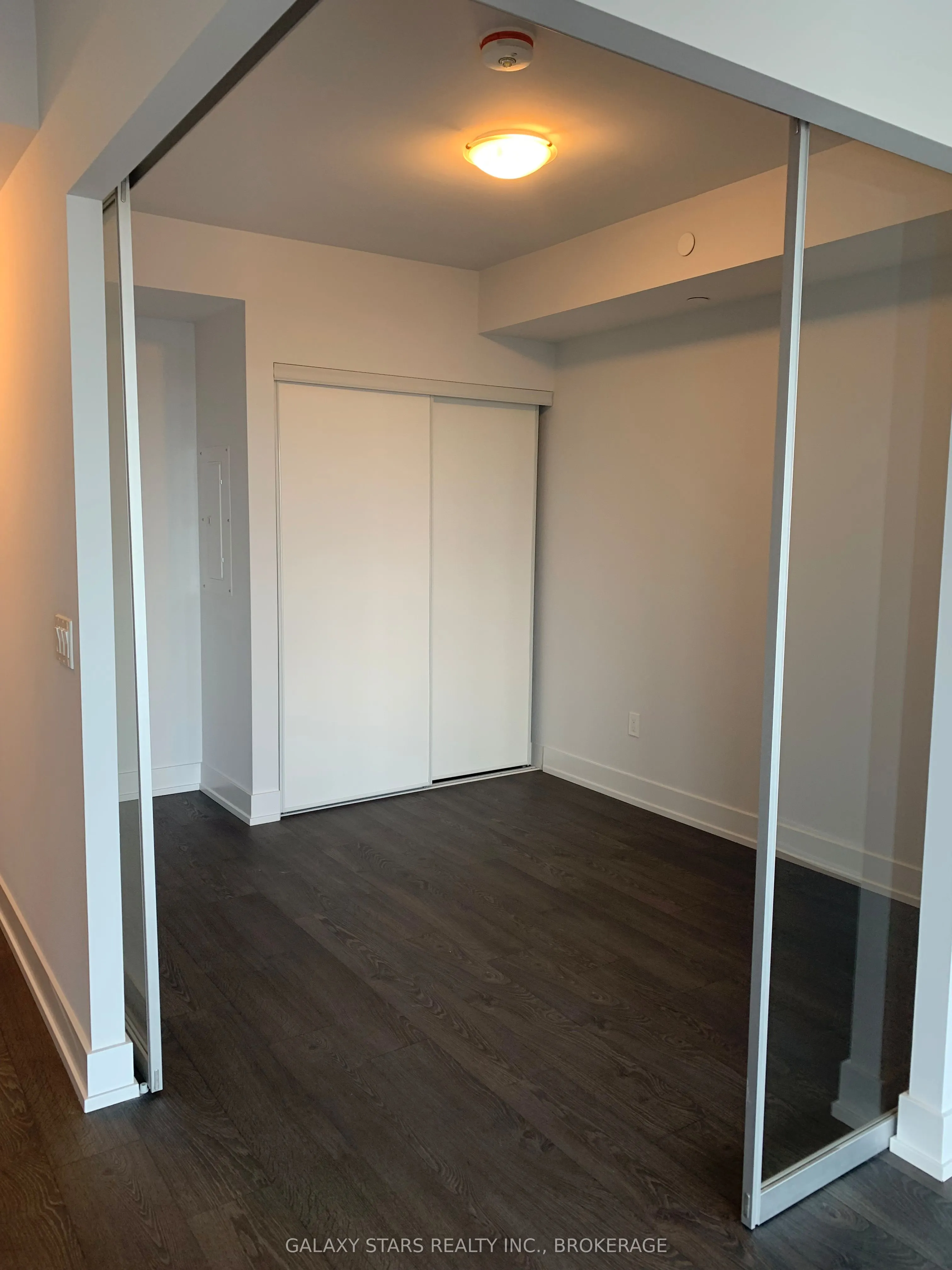 2550 Simcoe Street N, #201
