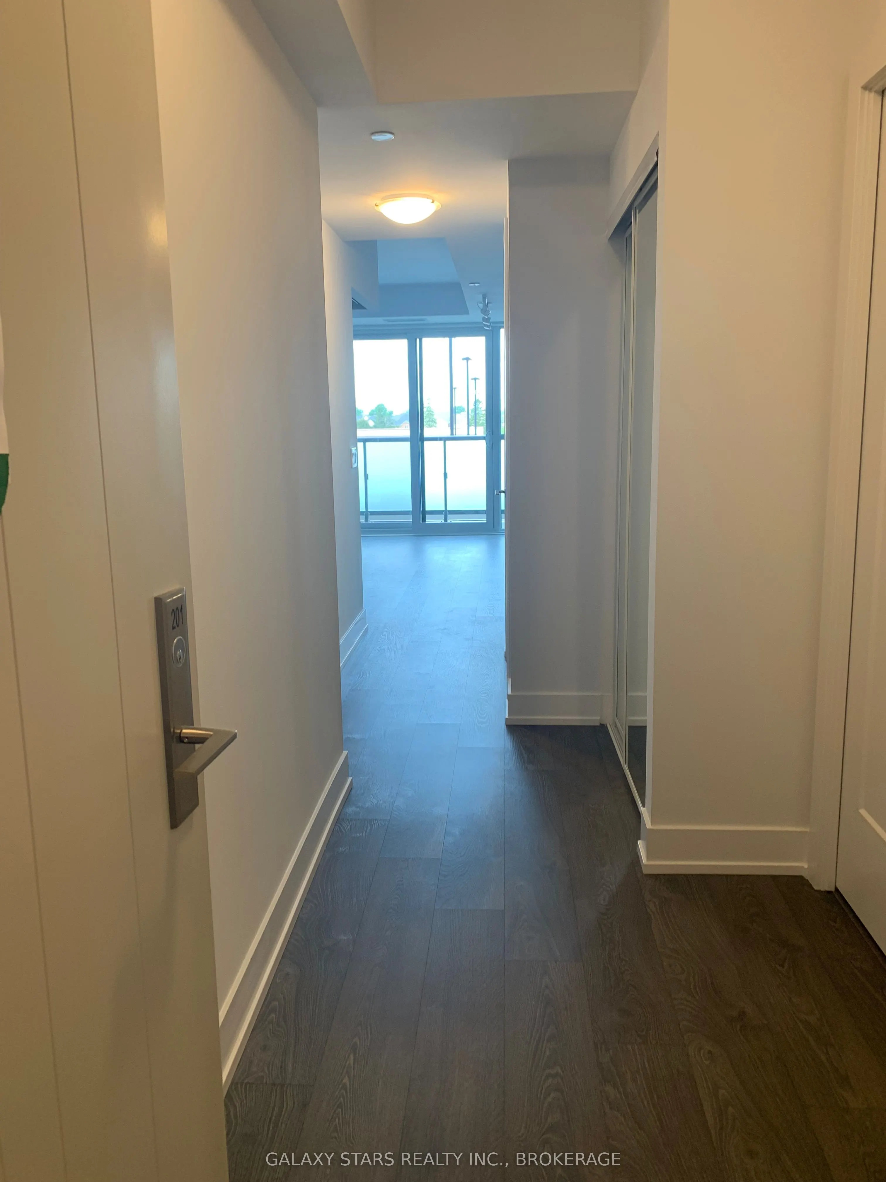 2550 Simcoe Street N, #201