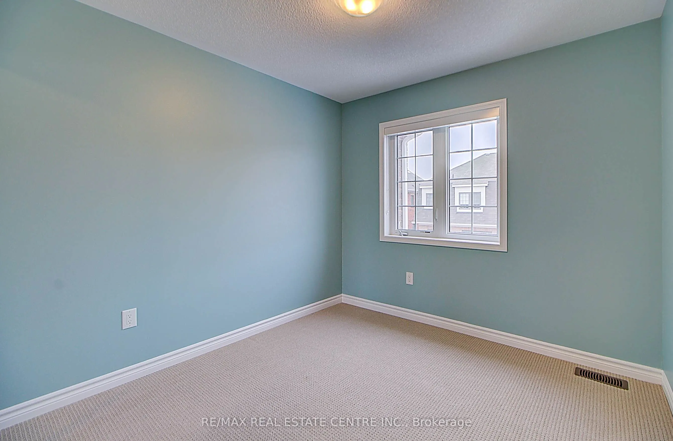 32 Bluegill Crescent