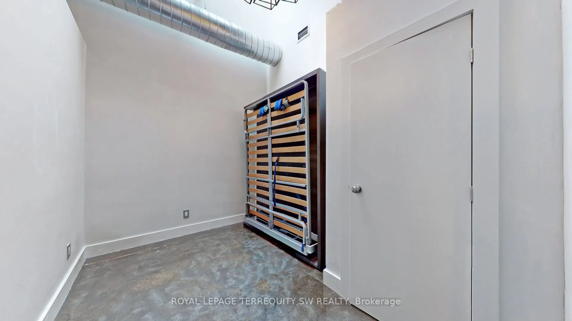 326 Carlaw Avenue #124