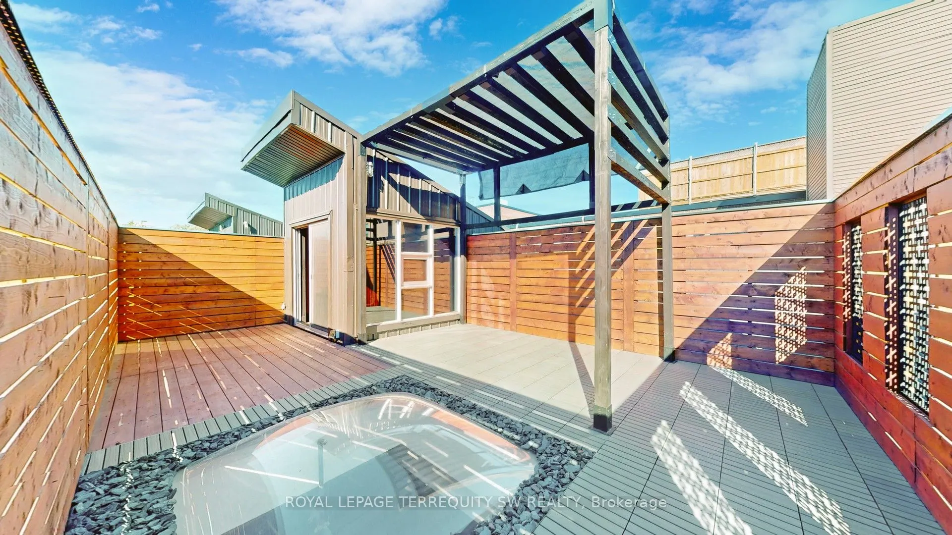 326 Carlaw Avenue #124