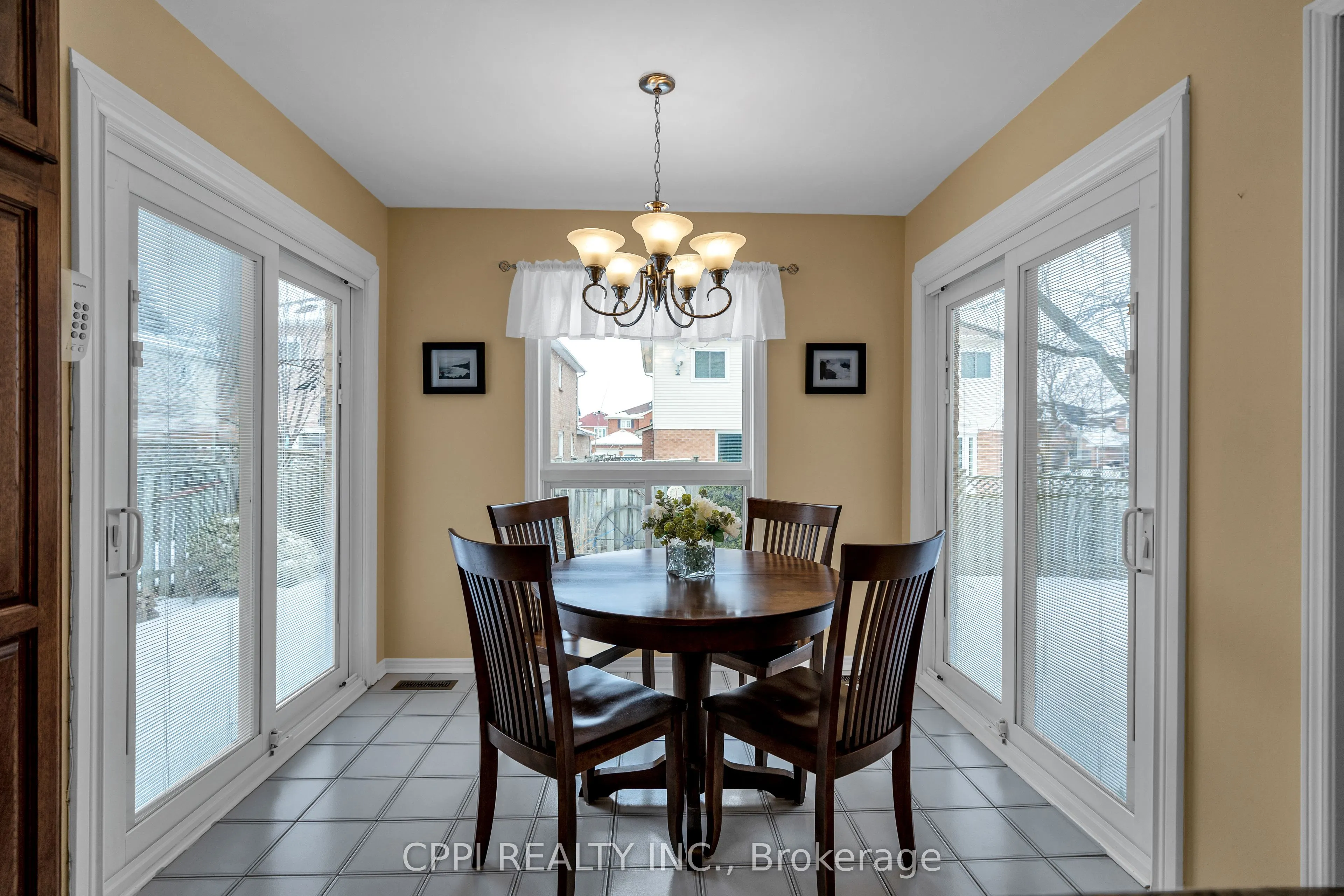 1566 Somergrove Crescent