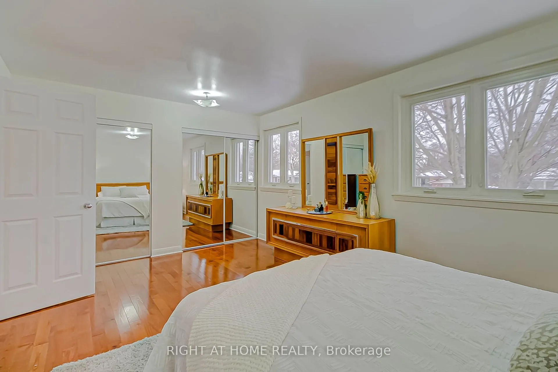 130 Cultra Square