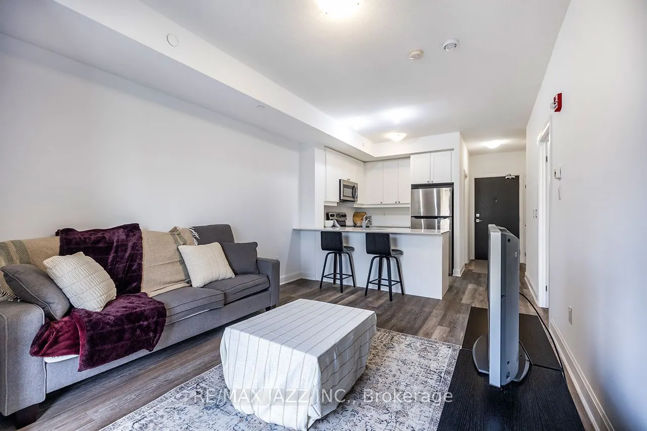 50 Lakebreeze Drive, #126