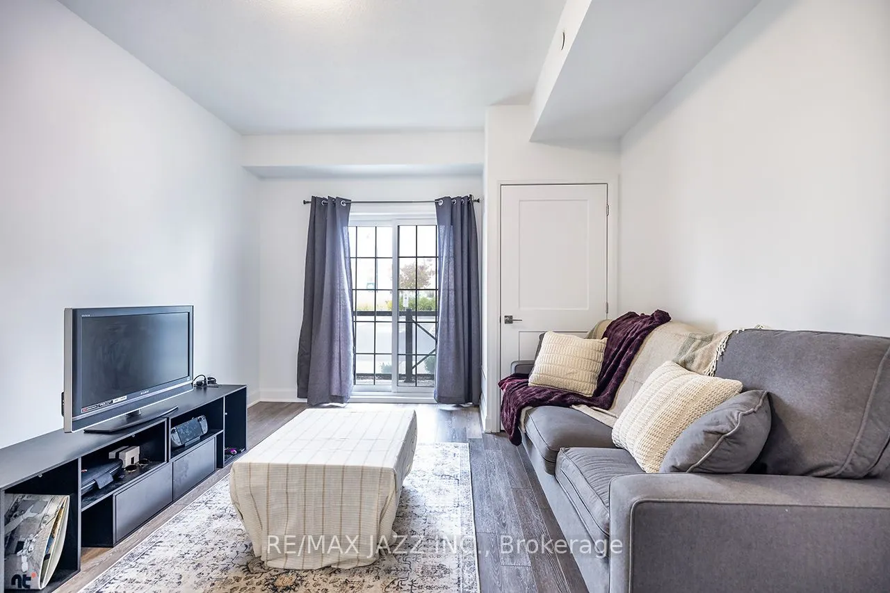 50 Lakebreeze Drive, #126