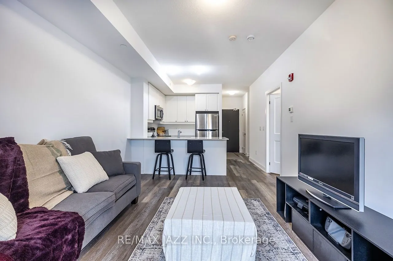 50 Lakebreeze Drive, #126