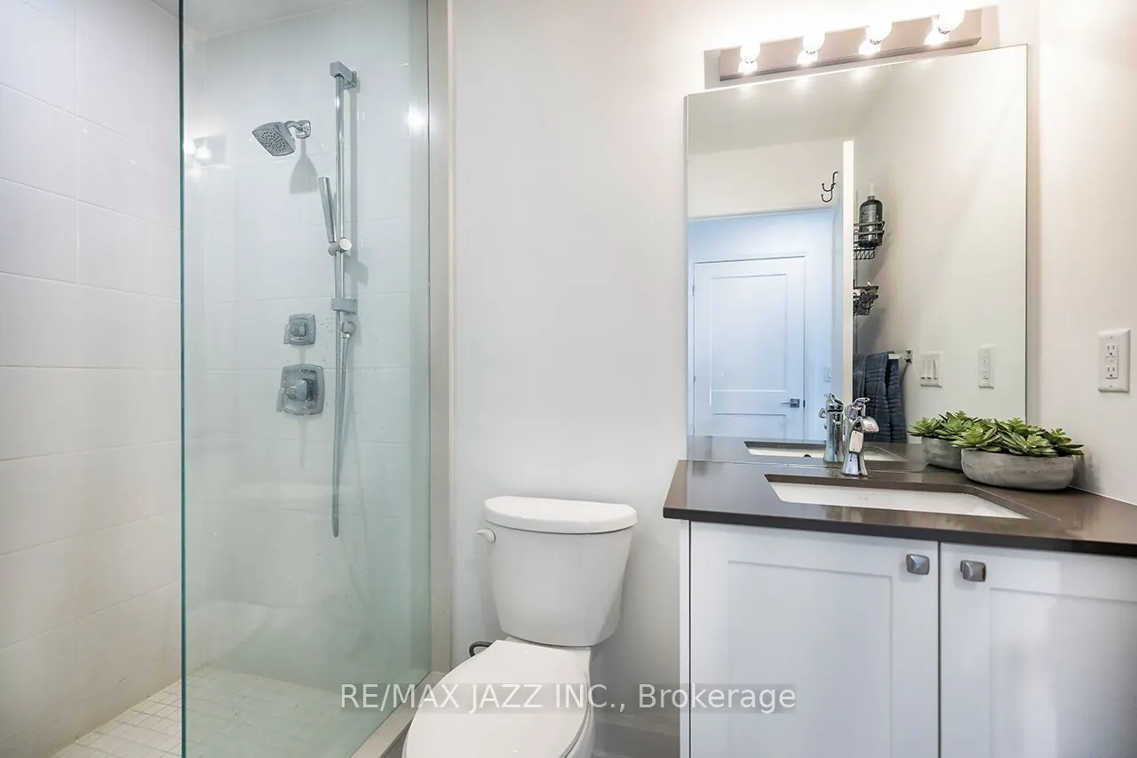 50 Lakebreeze Drive, #126
