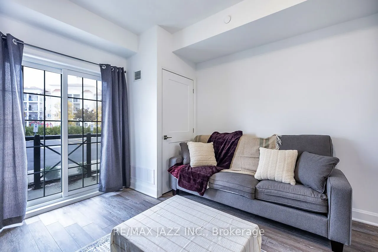 50 Lakebreeze Drive, #126