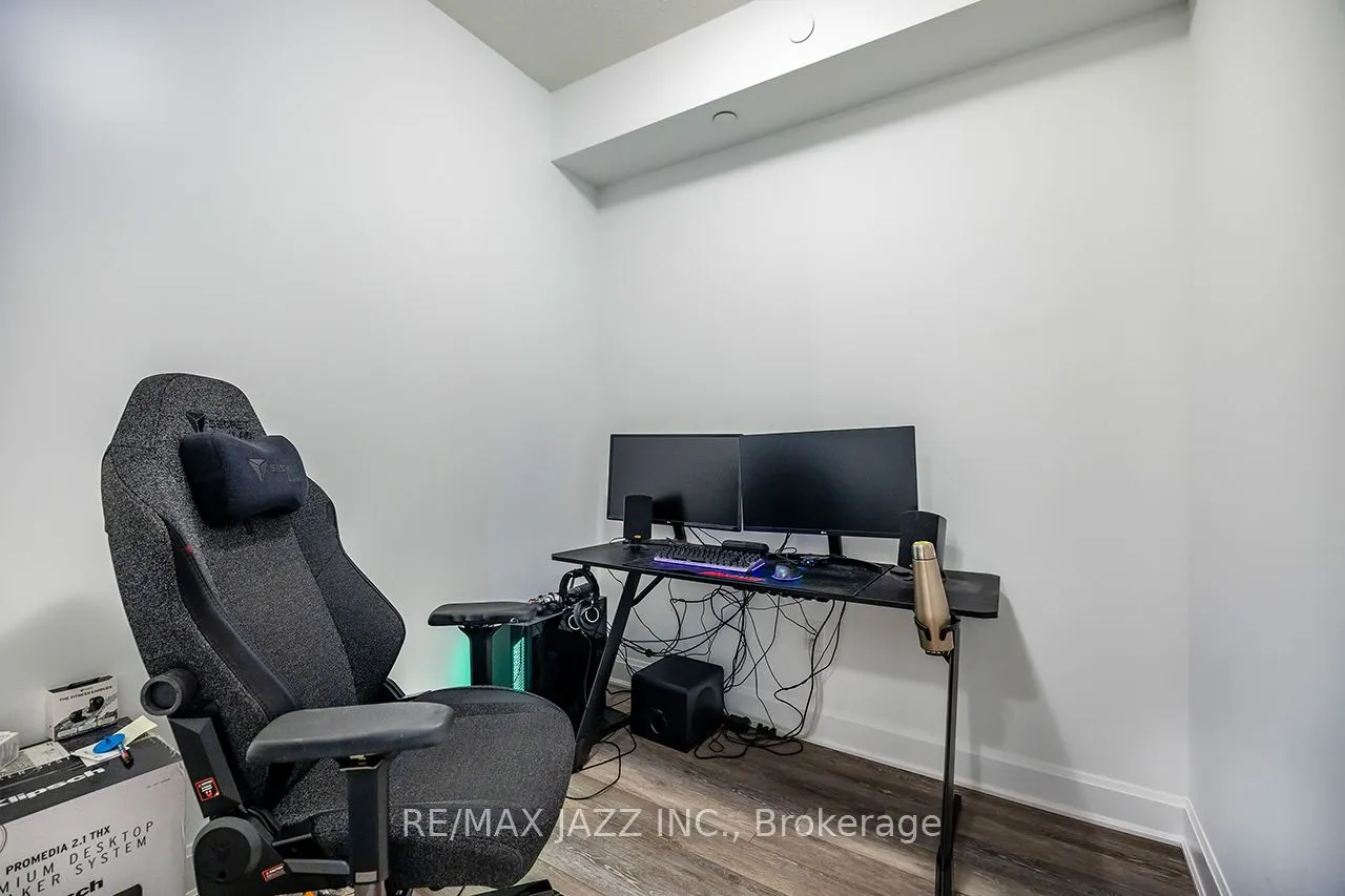 50 Lakebreeze Drive, #126