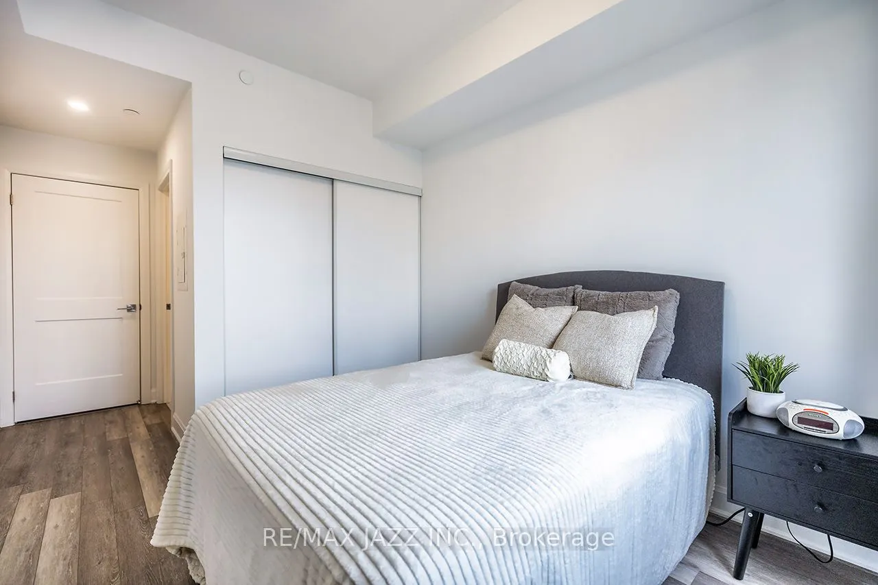 50 Lakebreeze Drive, #126
