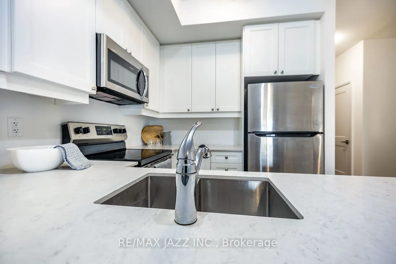 50 Lakebreeze Drive, #126