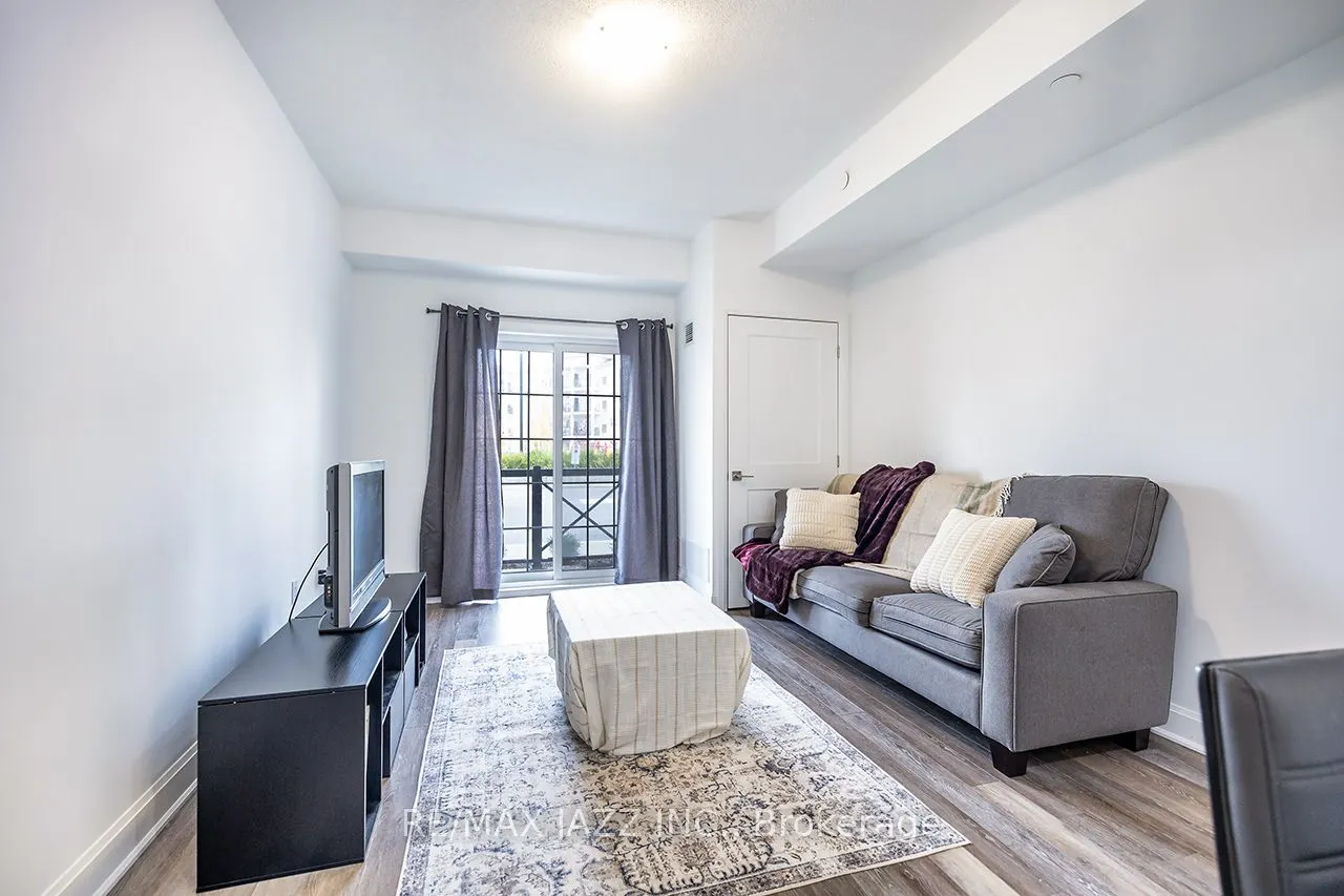 50 Lakebreeze Drive, #126