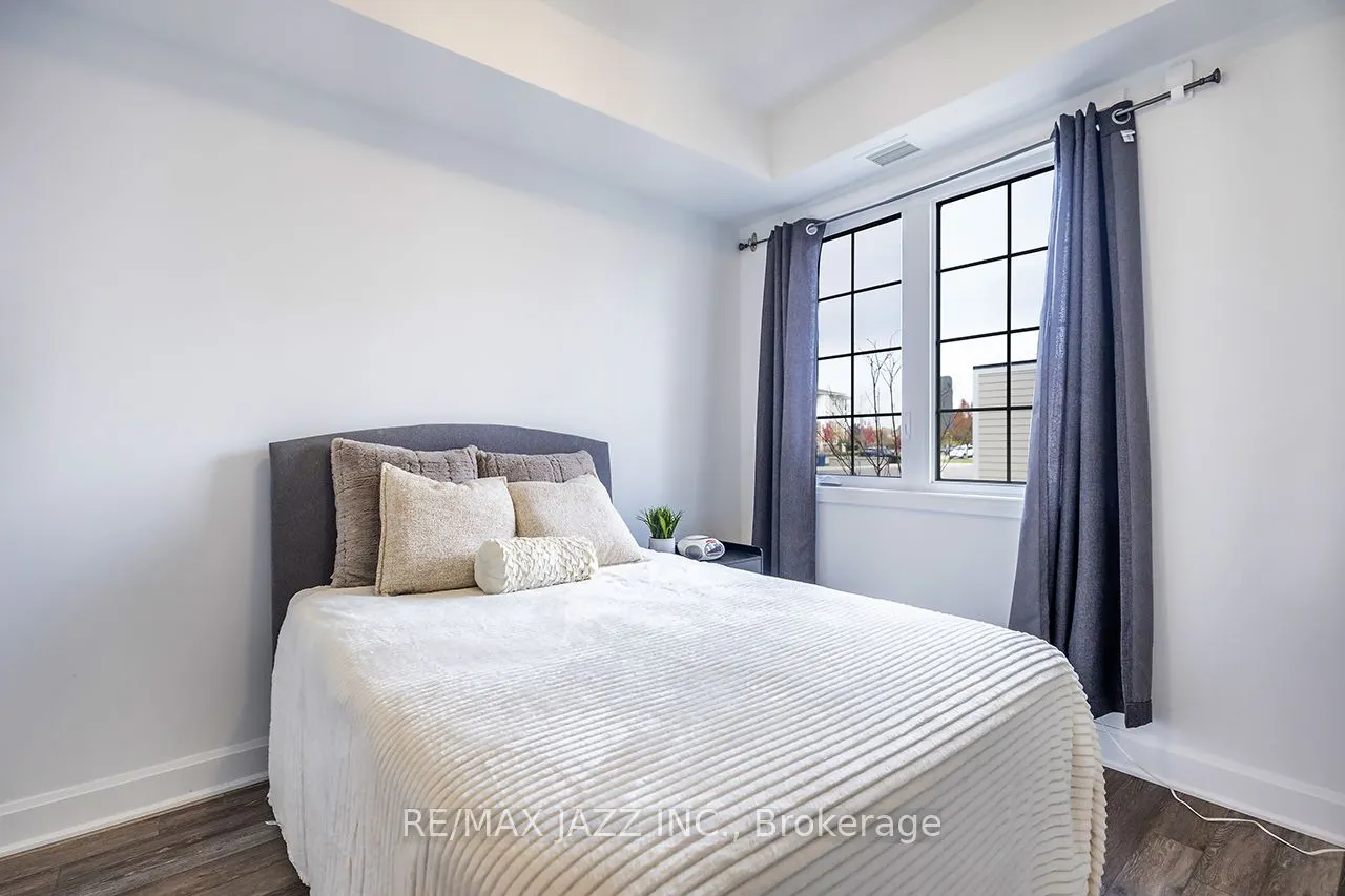 50 Lakebreeze Drive, #126