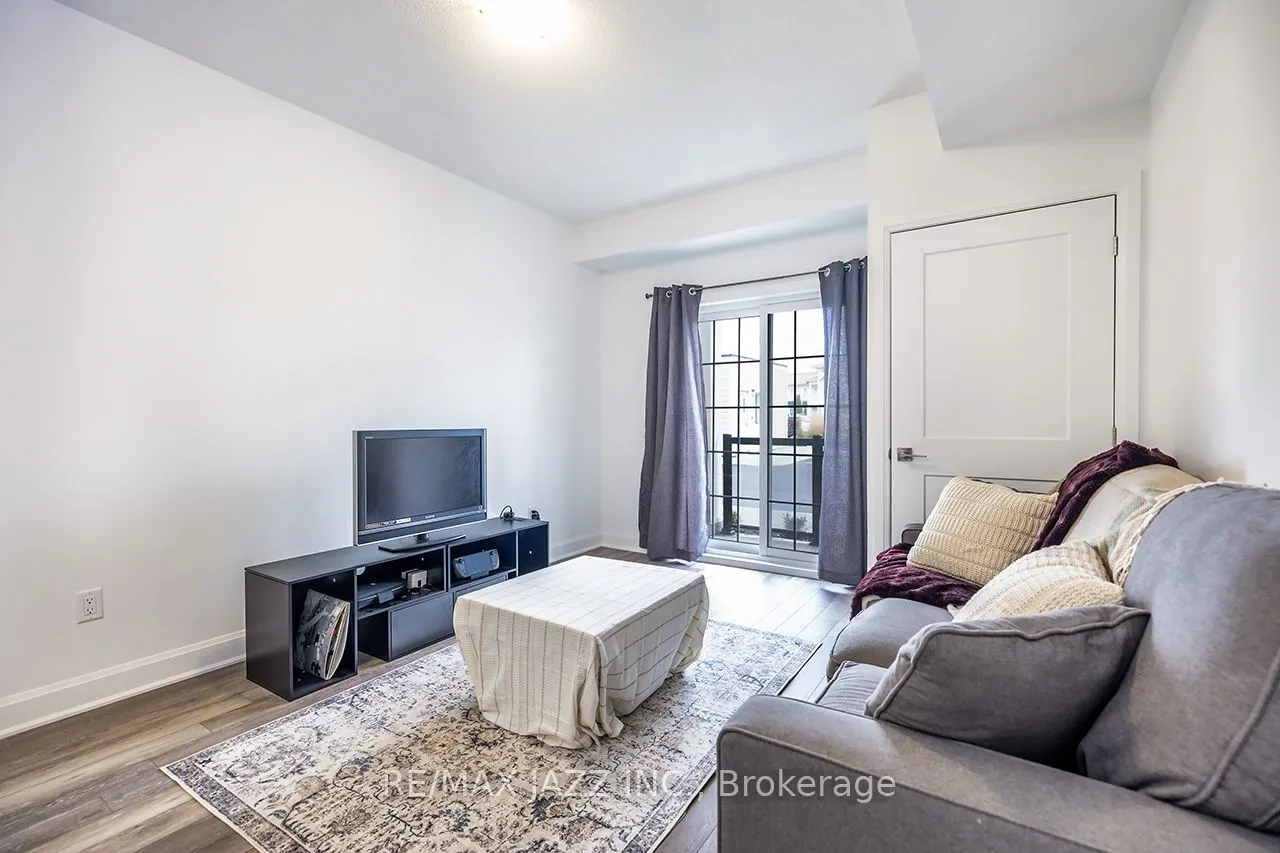 50 Lakebreeze Drive, #126