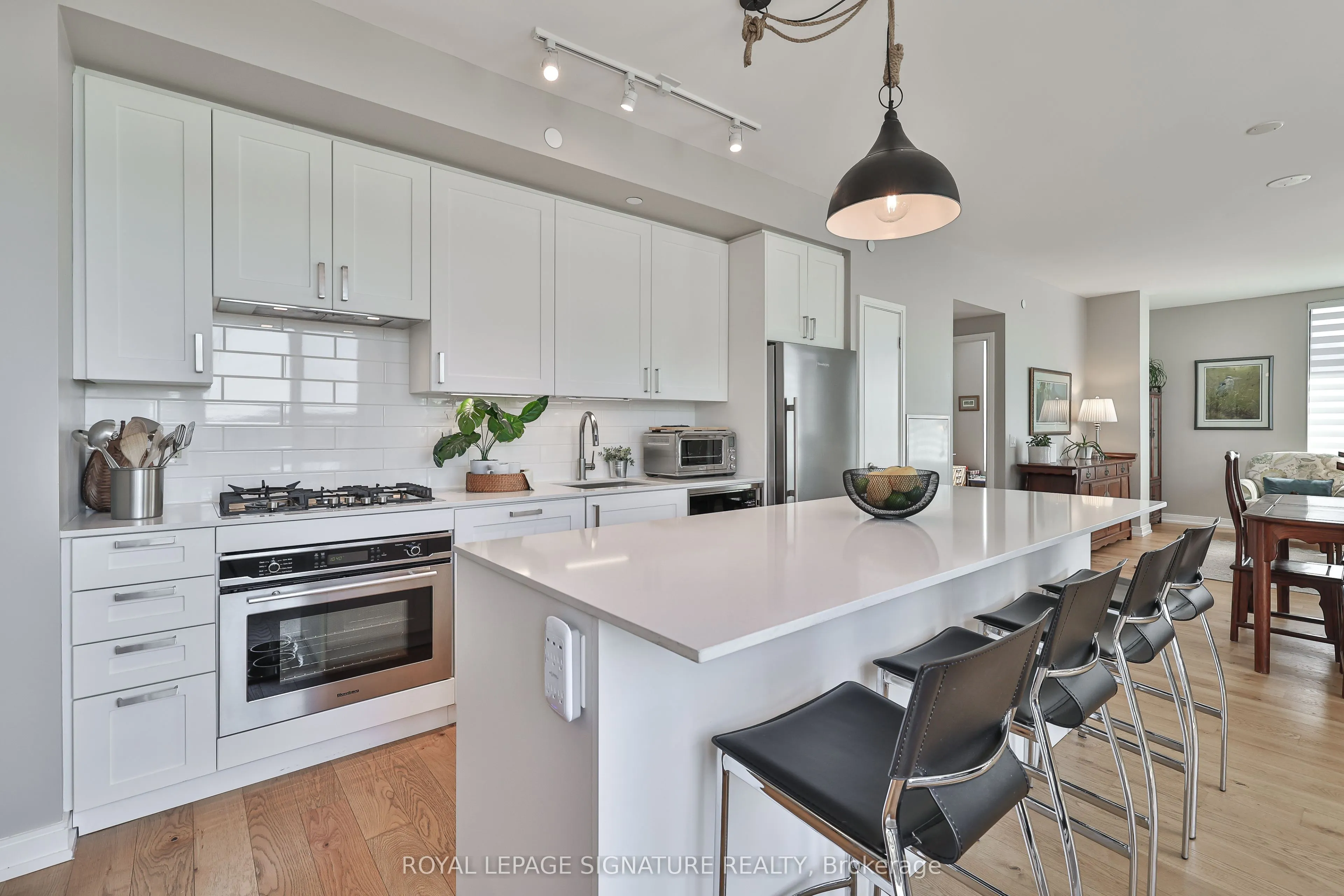 1100 Kingston Road, #216