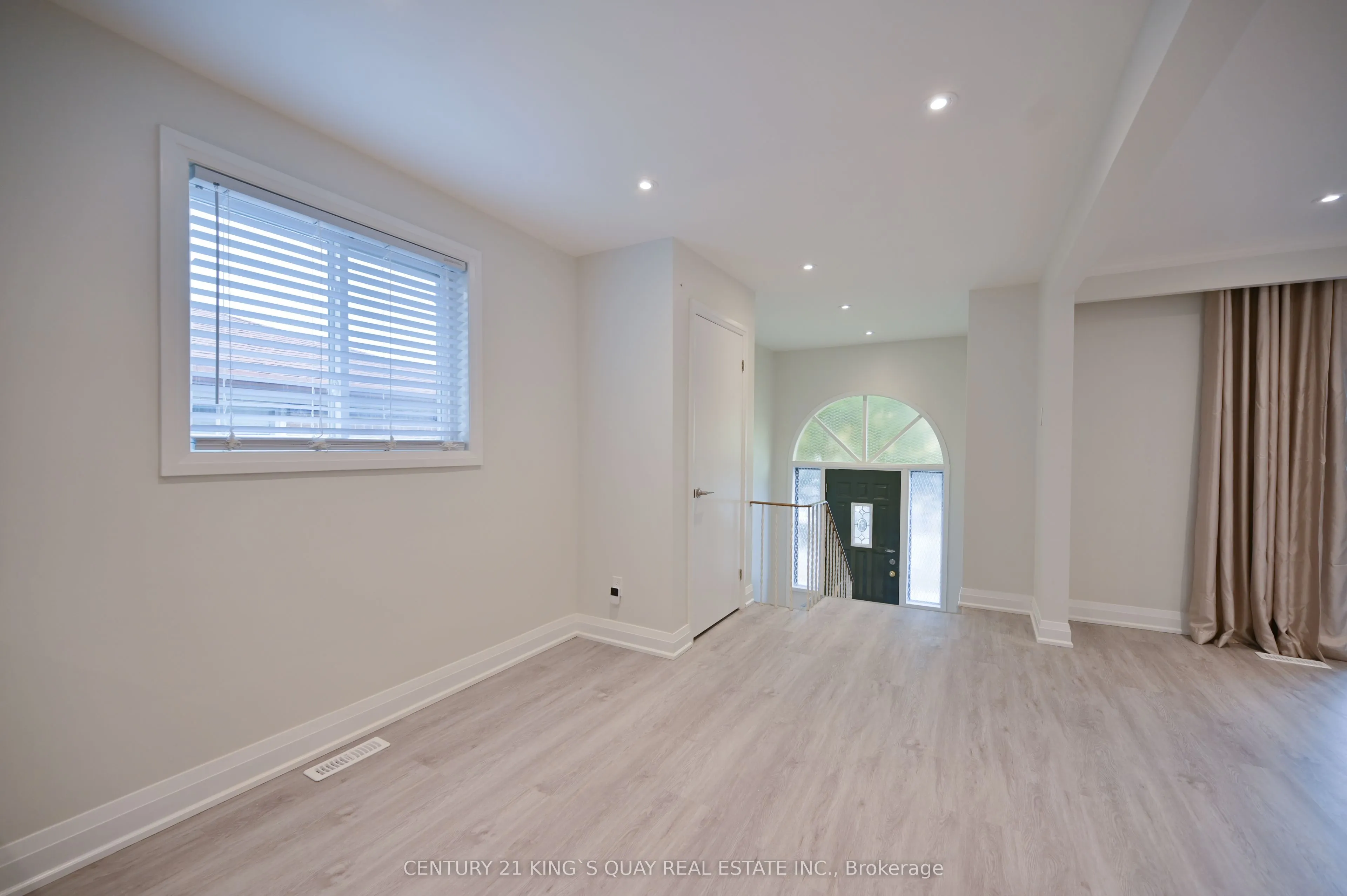 88 Glendower Circuit, #Main