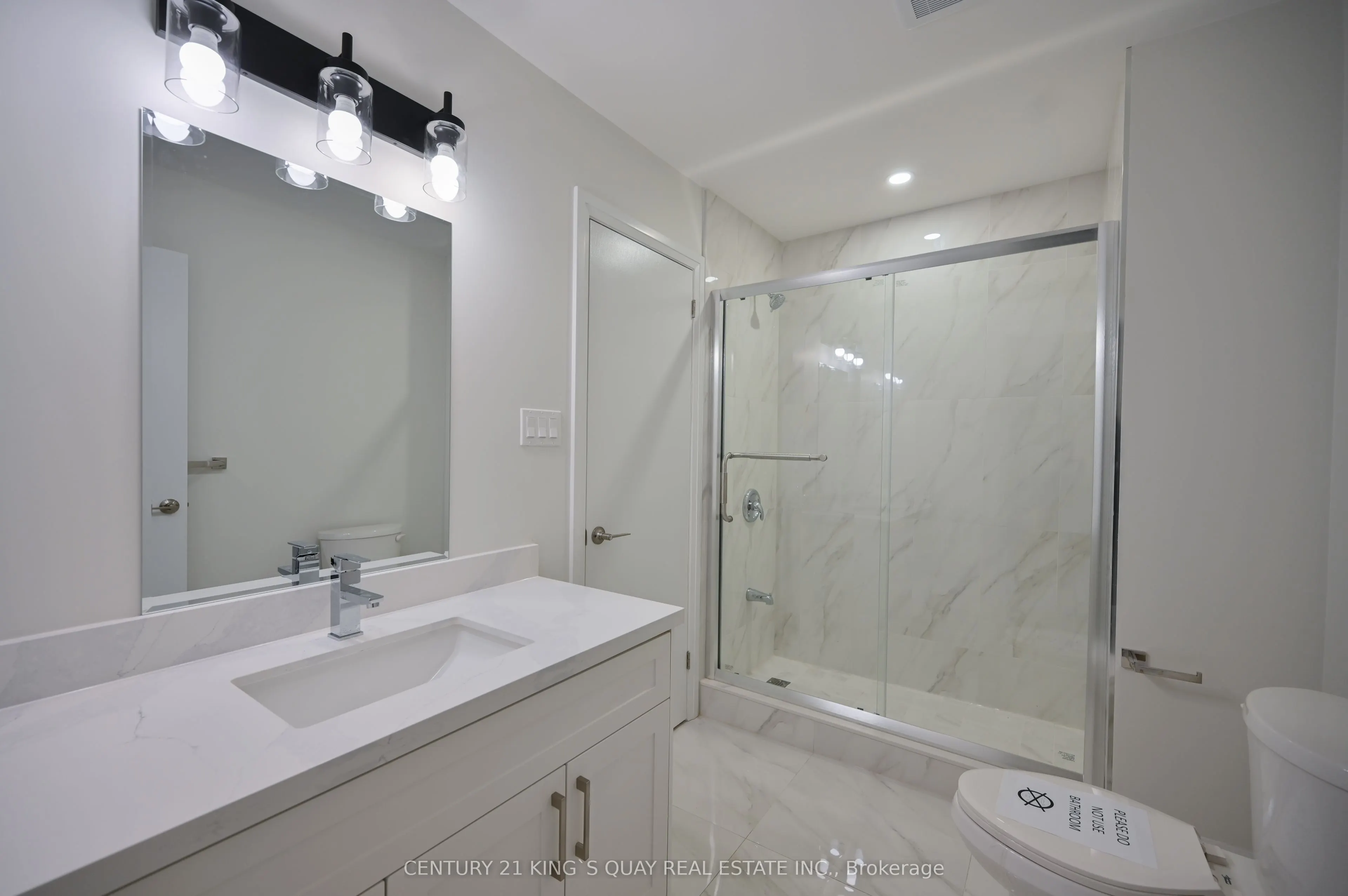 88 Glendower Circuit, #Main