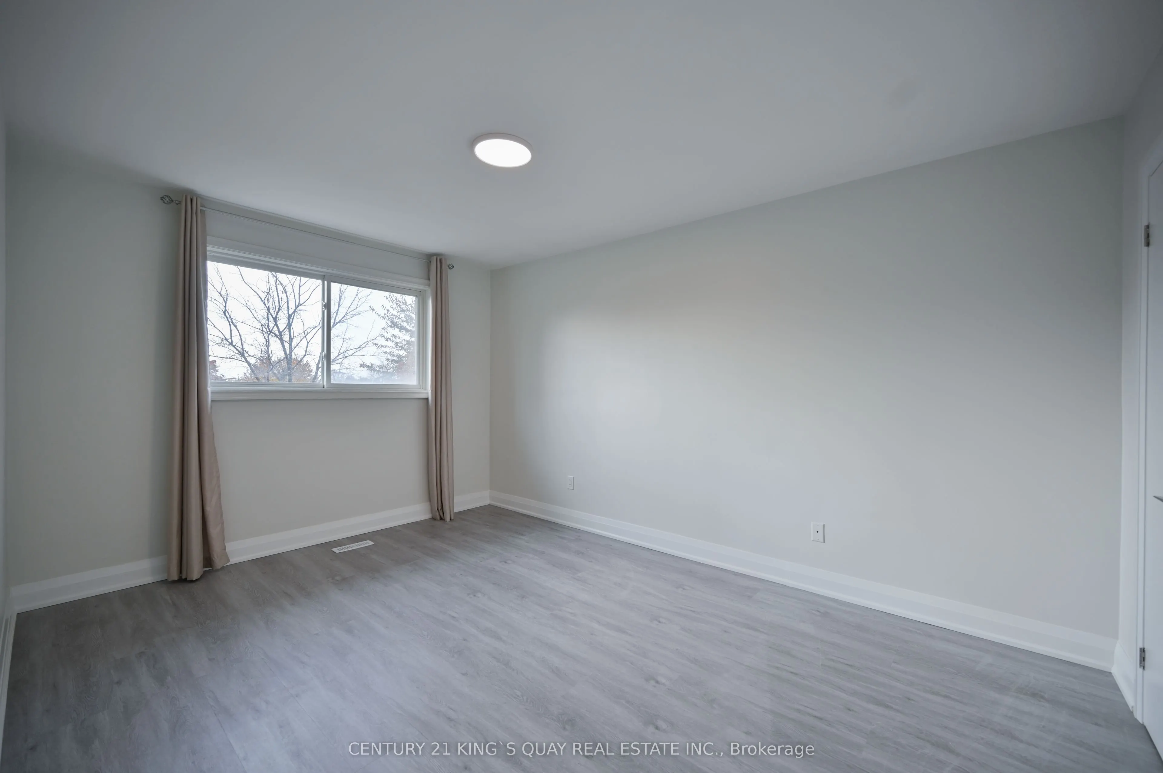 88 Glendower Circuit, #Main