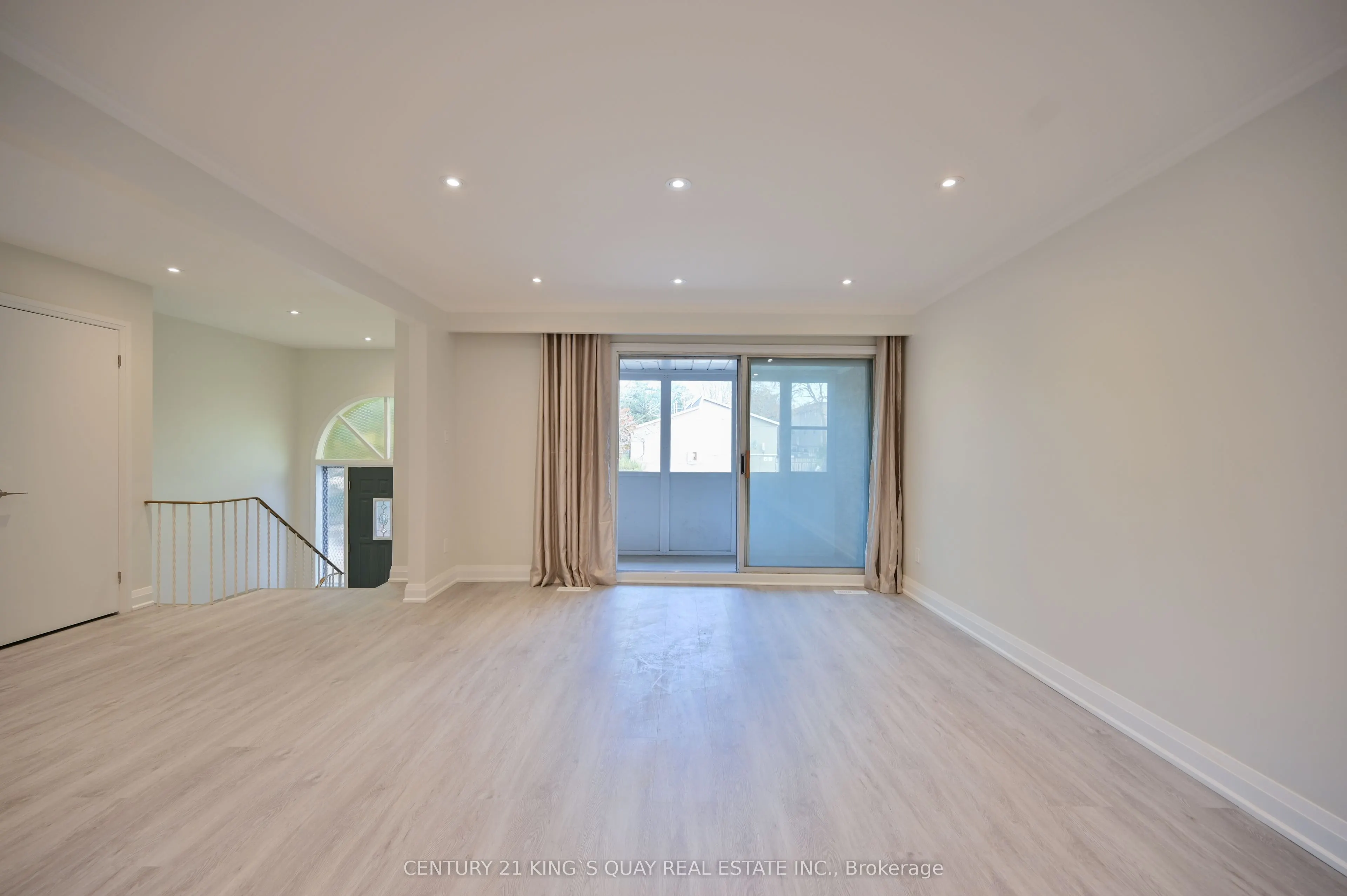 88 Glendower Circuit, #Main