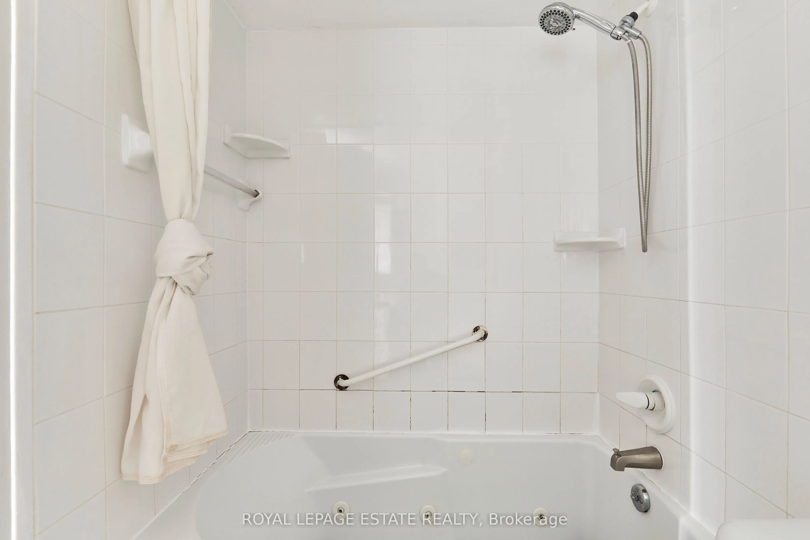 3420 Eglinton Avenue E, #704
