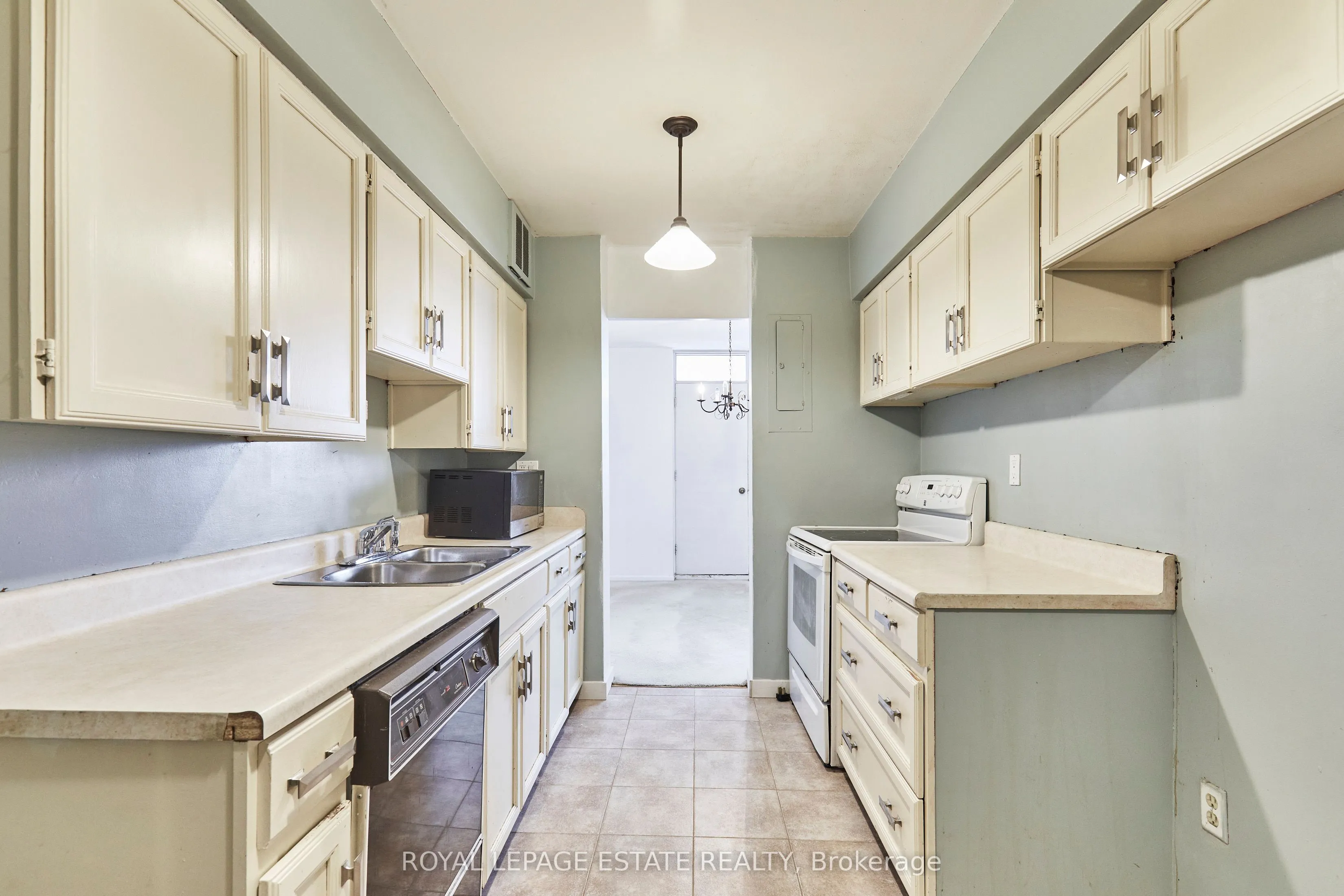 3420 Eglinton Avenue E, #704