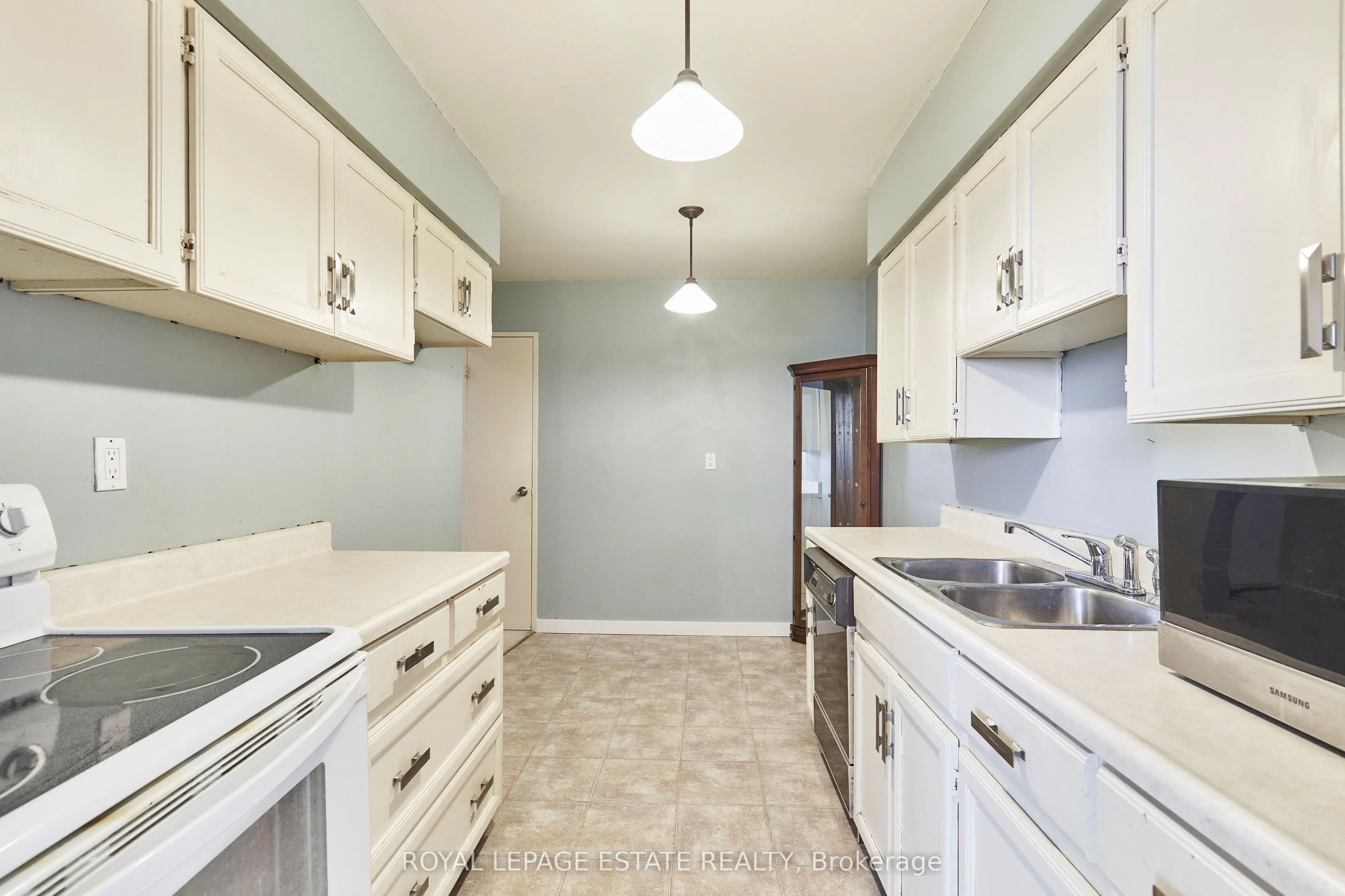 3420 Eglinton Avenue E, #704