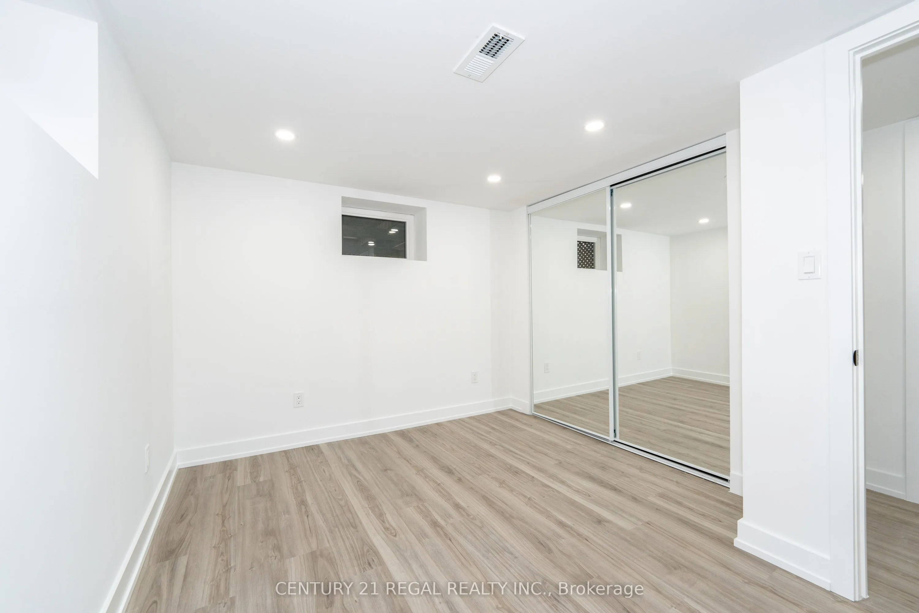 65 Mooregate Avenue