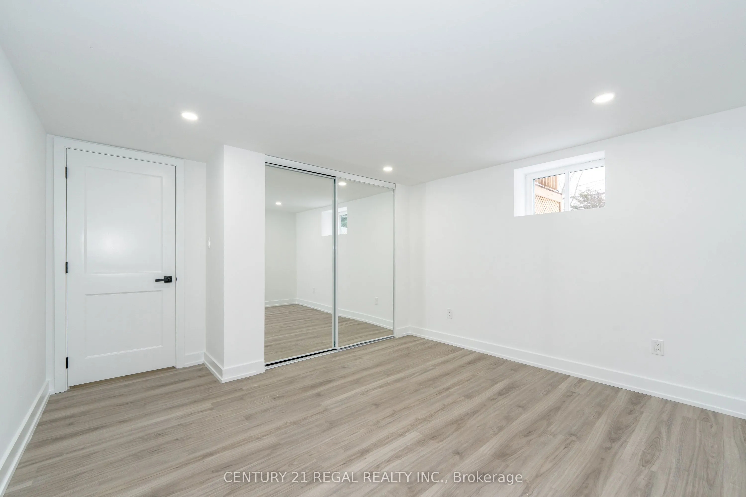 65 Mooregate Avenue
