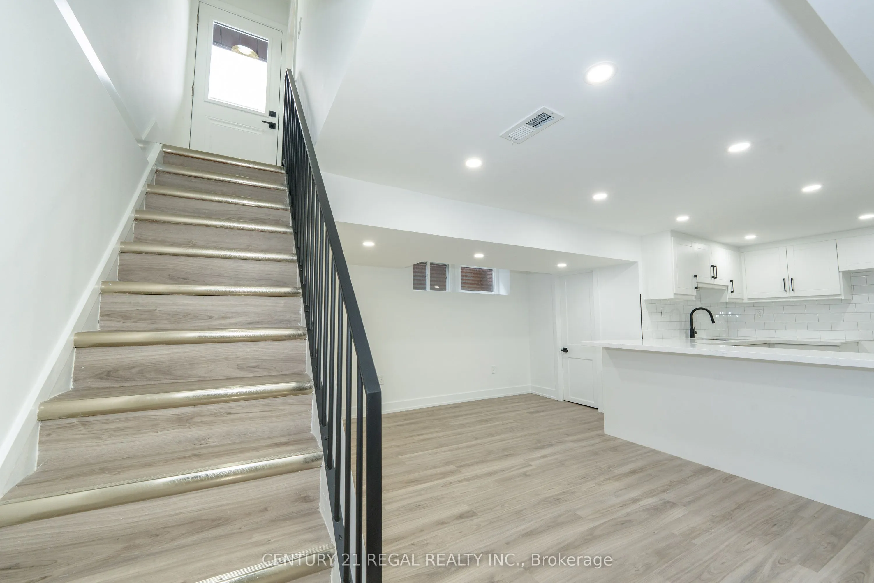 65 Mooregate Avenue