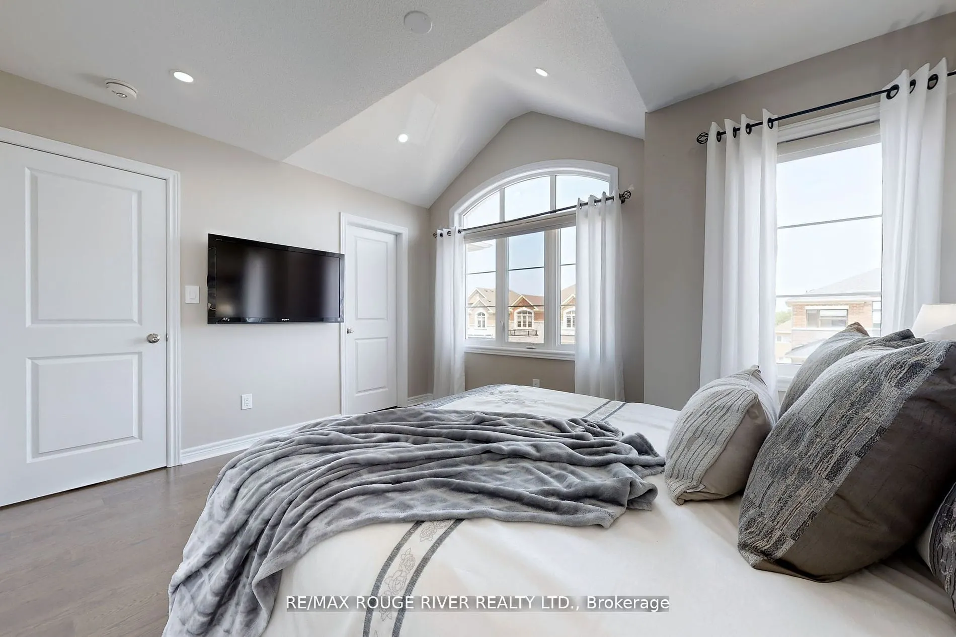 2620 Cerise Manor