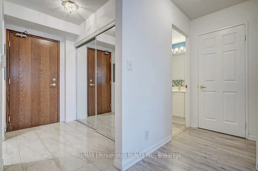 1 Lee Centre Dr #1709