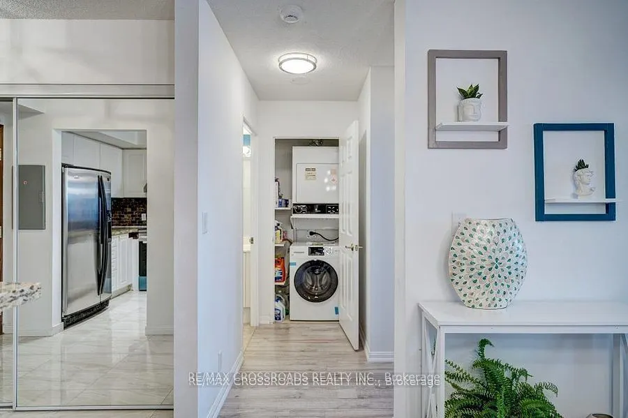 1 Lee Centre Dr #1709