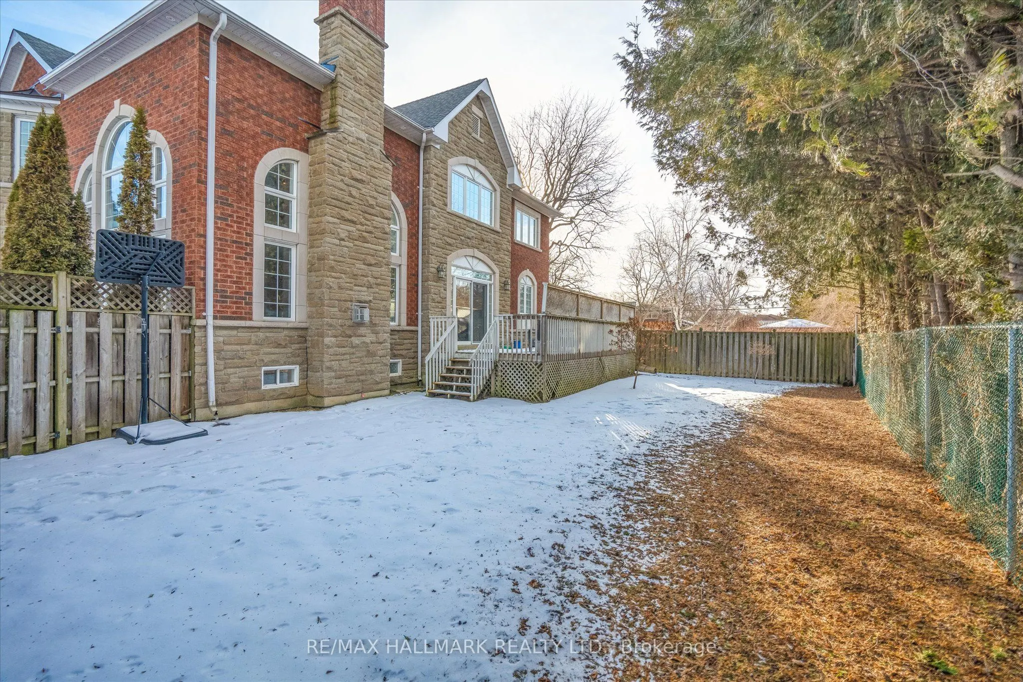 92 Hill Crescent