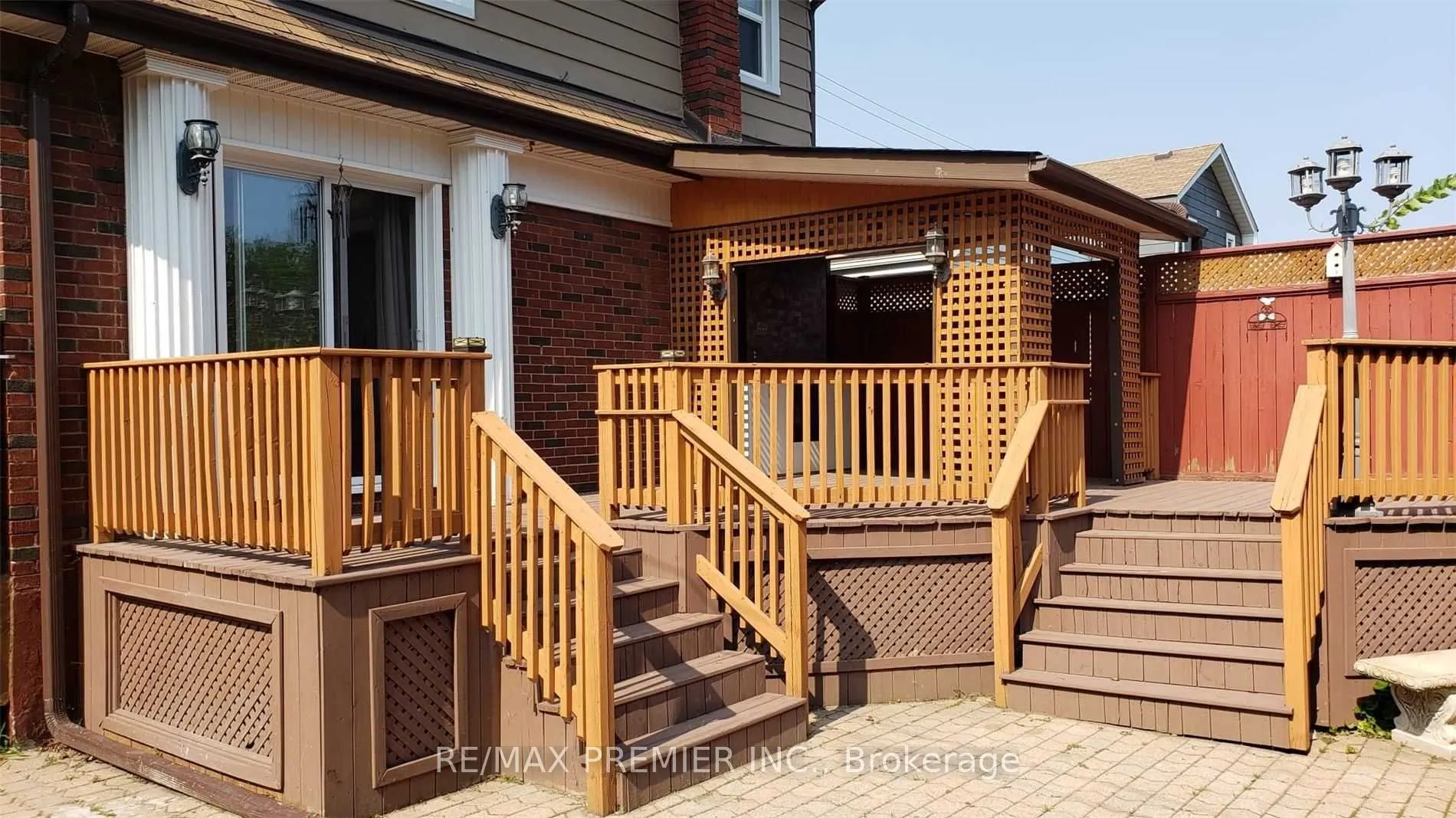 443 Adelaide Avenue W