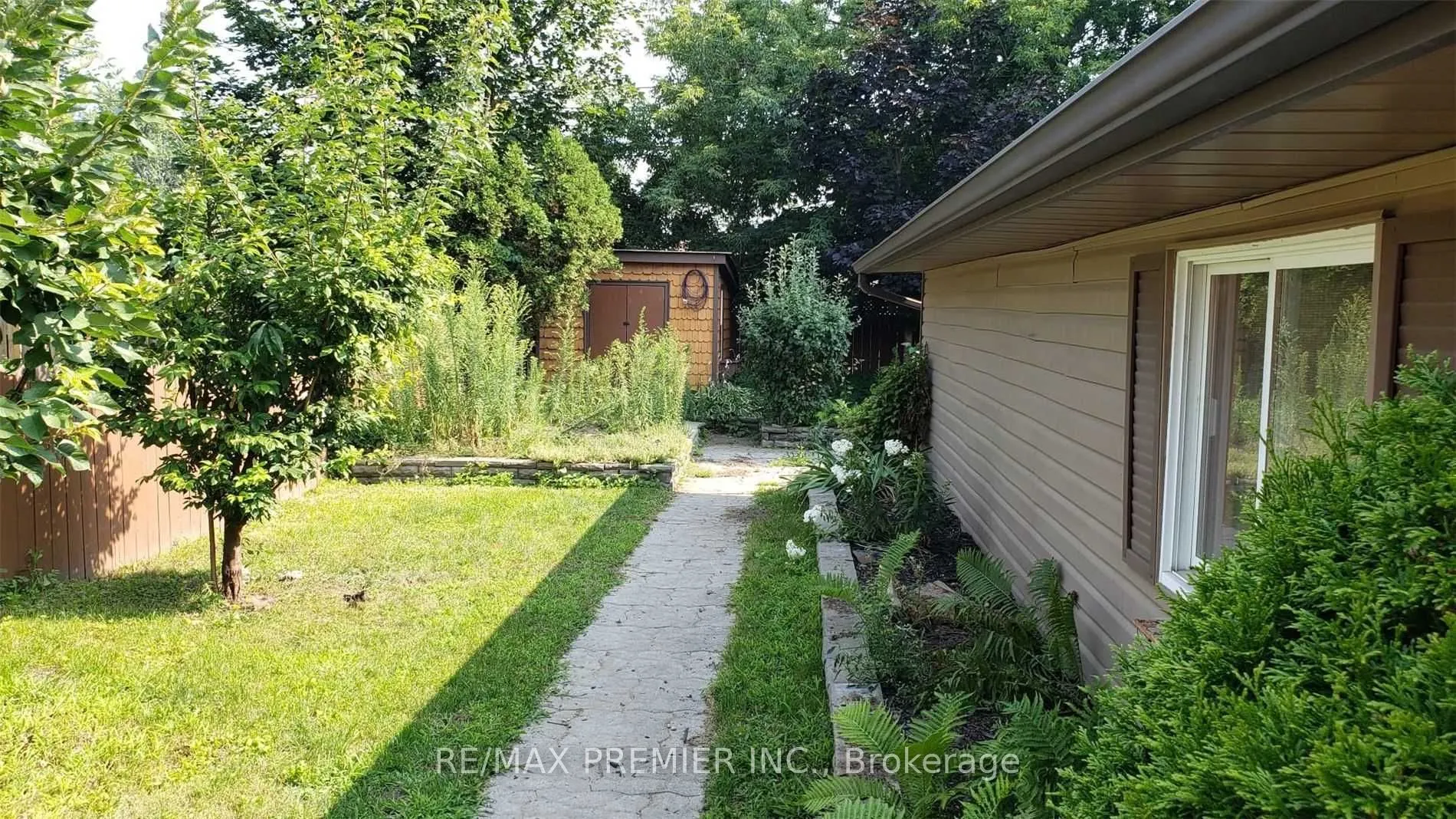 443 Adelaide Avenue W
