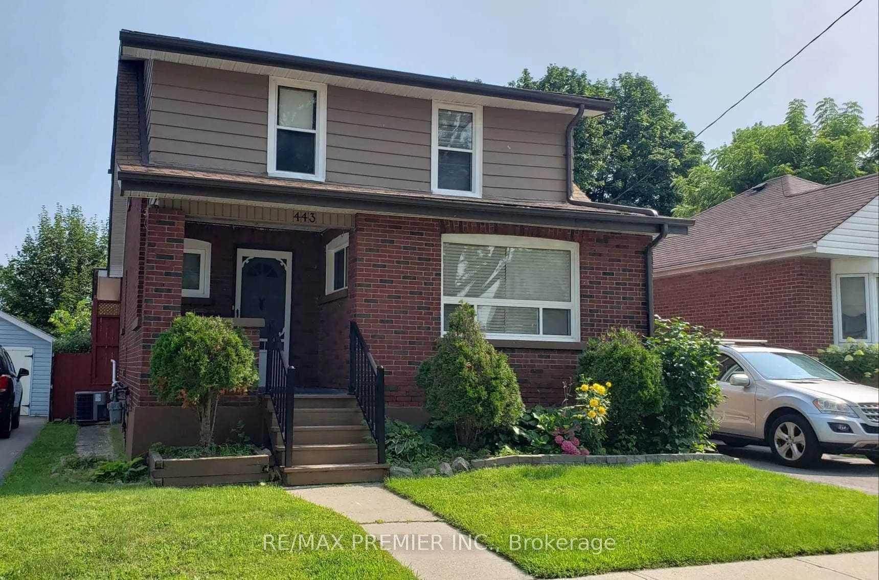 443 Adelaide Avenue W